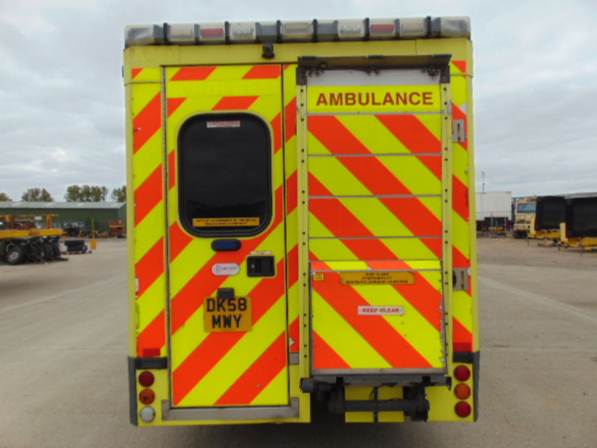 Mercedes Sprinter 515 CDI Turbo diesel ambulance - Image 7 of 22