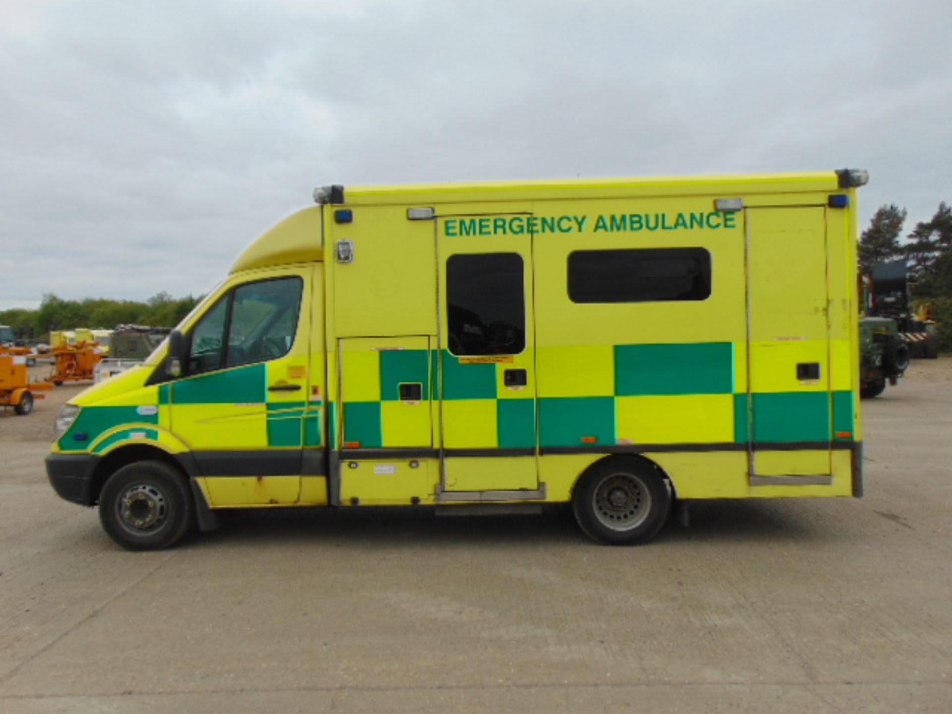 Mercedes Sprinter 515 CDI Turbo diesel ambulance - Image 4 of 21