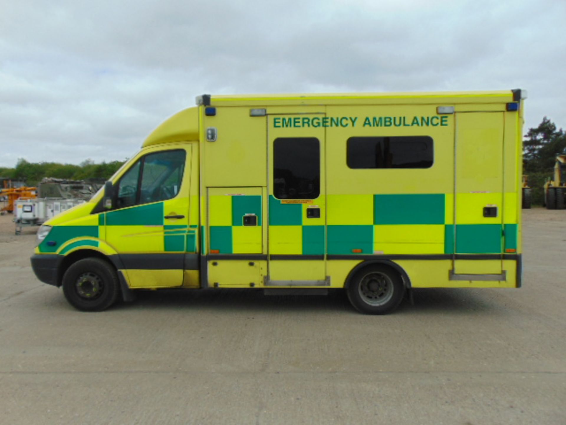 Mercedes Sprinter 515 CDI Turbo diesel ambulance - Image 4 of 20