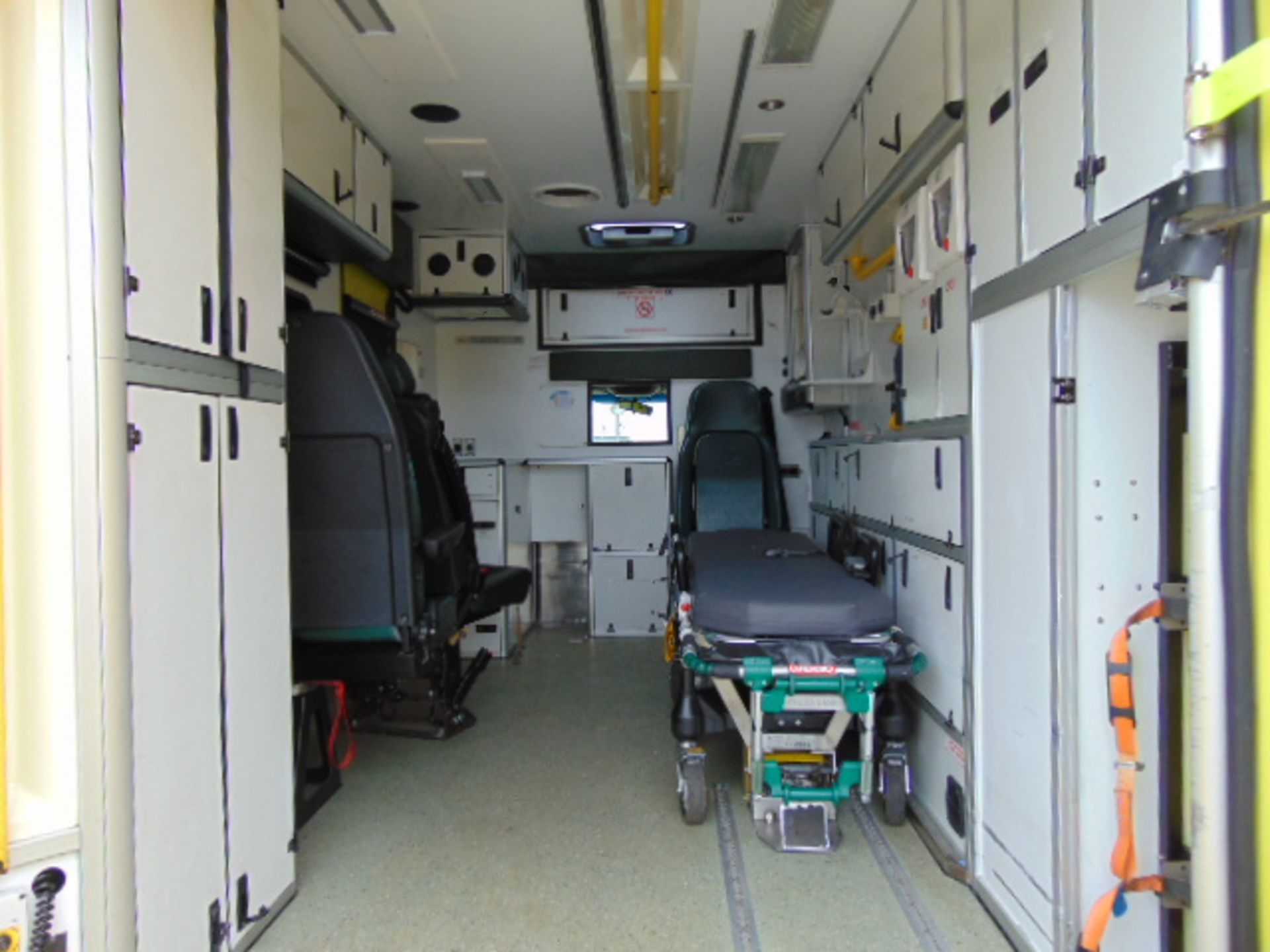 Mercedes Sprinter 515 CDI Turbo diesel ambulance - Image 16 of 22