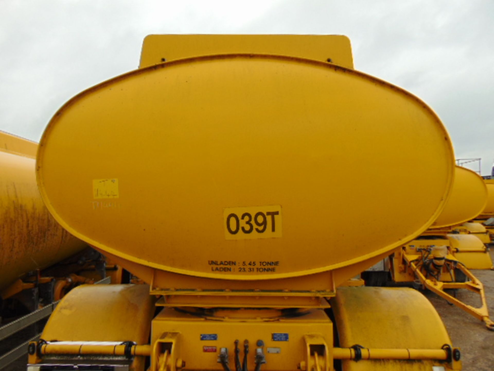 24000 Ltr Twin Axle Fluid Transfer Tanker Trailer - Image 2 of 8