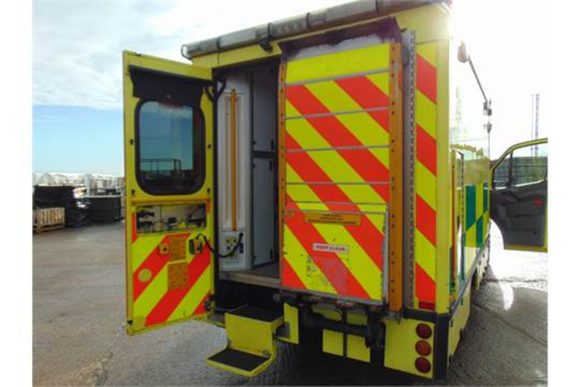 Mercedes Sprinter 515 CDI Turbo diesel ambulance - Image 14 of 21