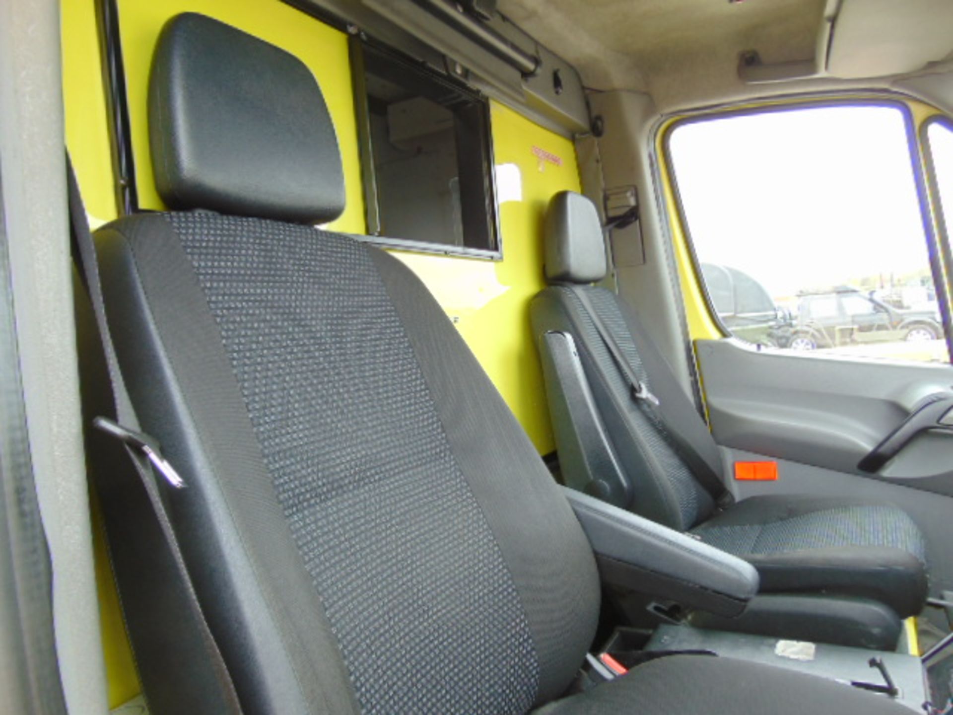 Mercedes Sprinter 515 CDI Turbo diesel ambulance - Image 12 of 22