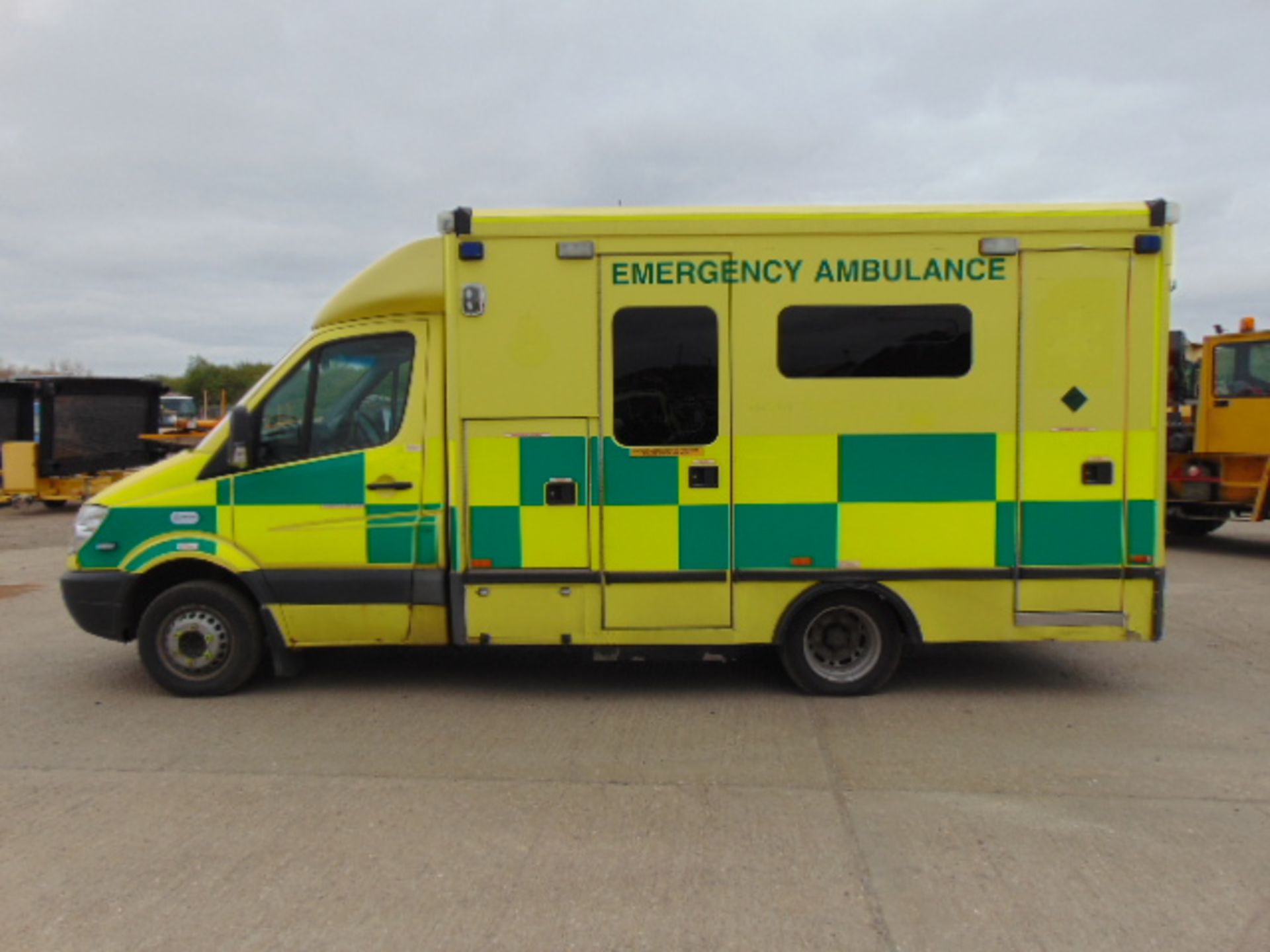 Mercedes Sprinter 515 CDI Turbo diesel ambulance - Image 4 of 18