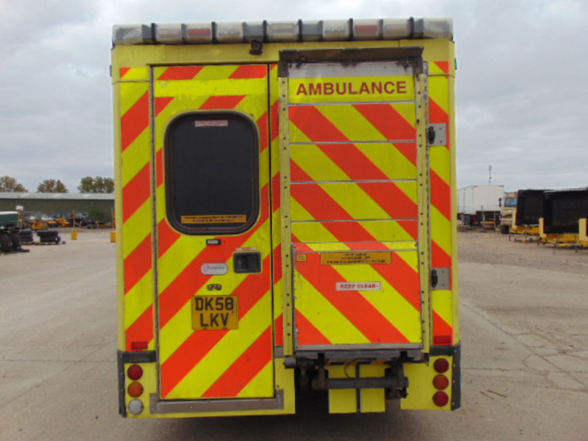 Mercedes Sprinter 515 CDI Turbo diesel ambulance - Image 7 of 18