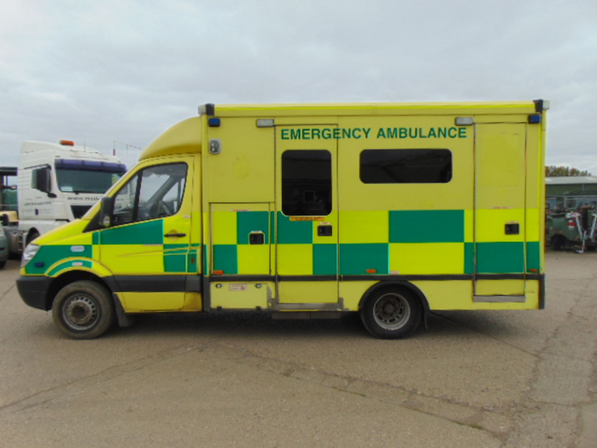 Mercedes Sprinter 515 CDI Turbo diesel ambulance - Image 4 of 23