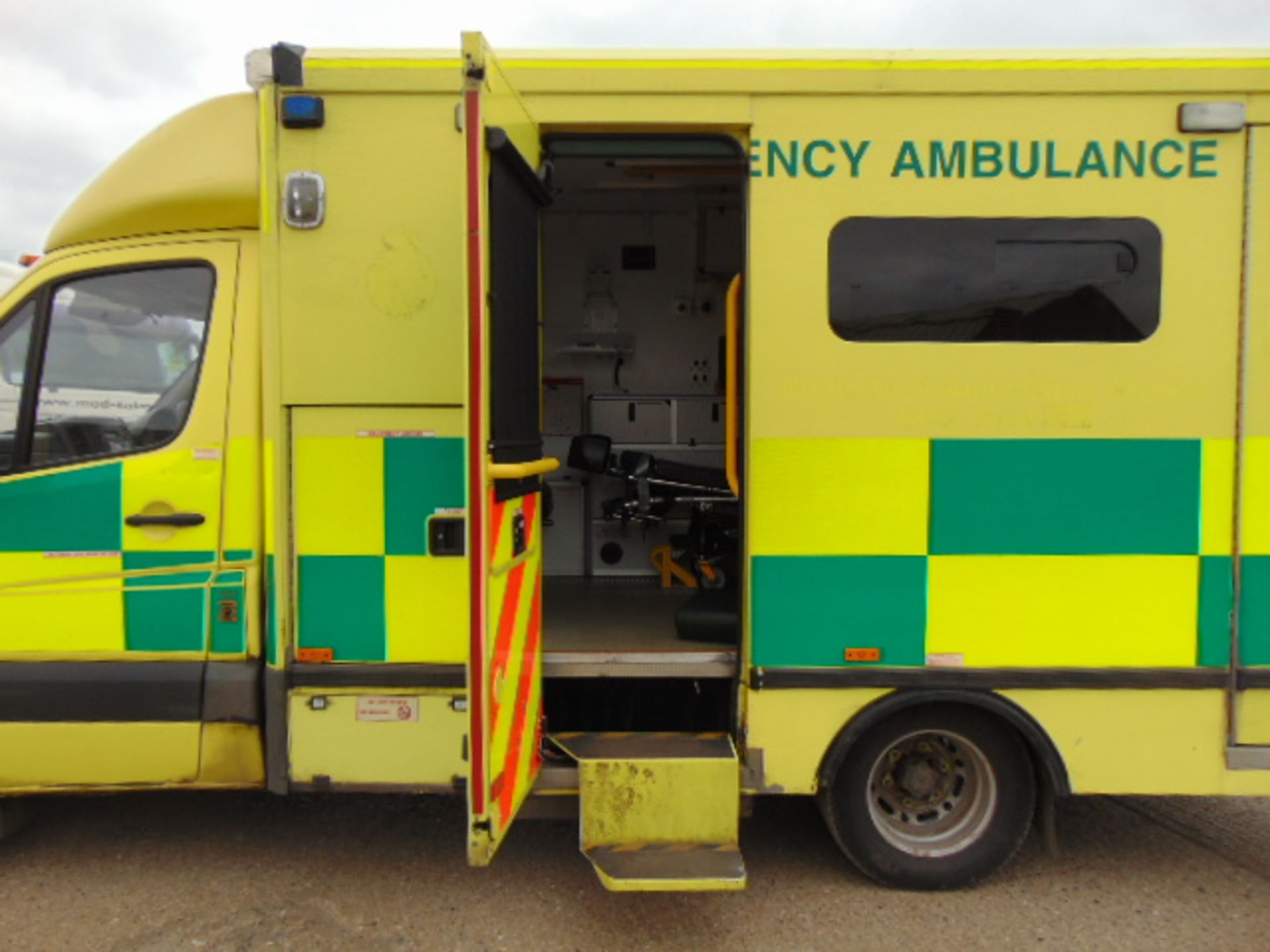 Mercedes Sprinter 515 CDI Turbo diesel ambulance - Image 21 of 23