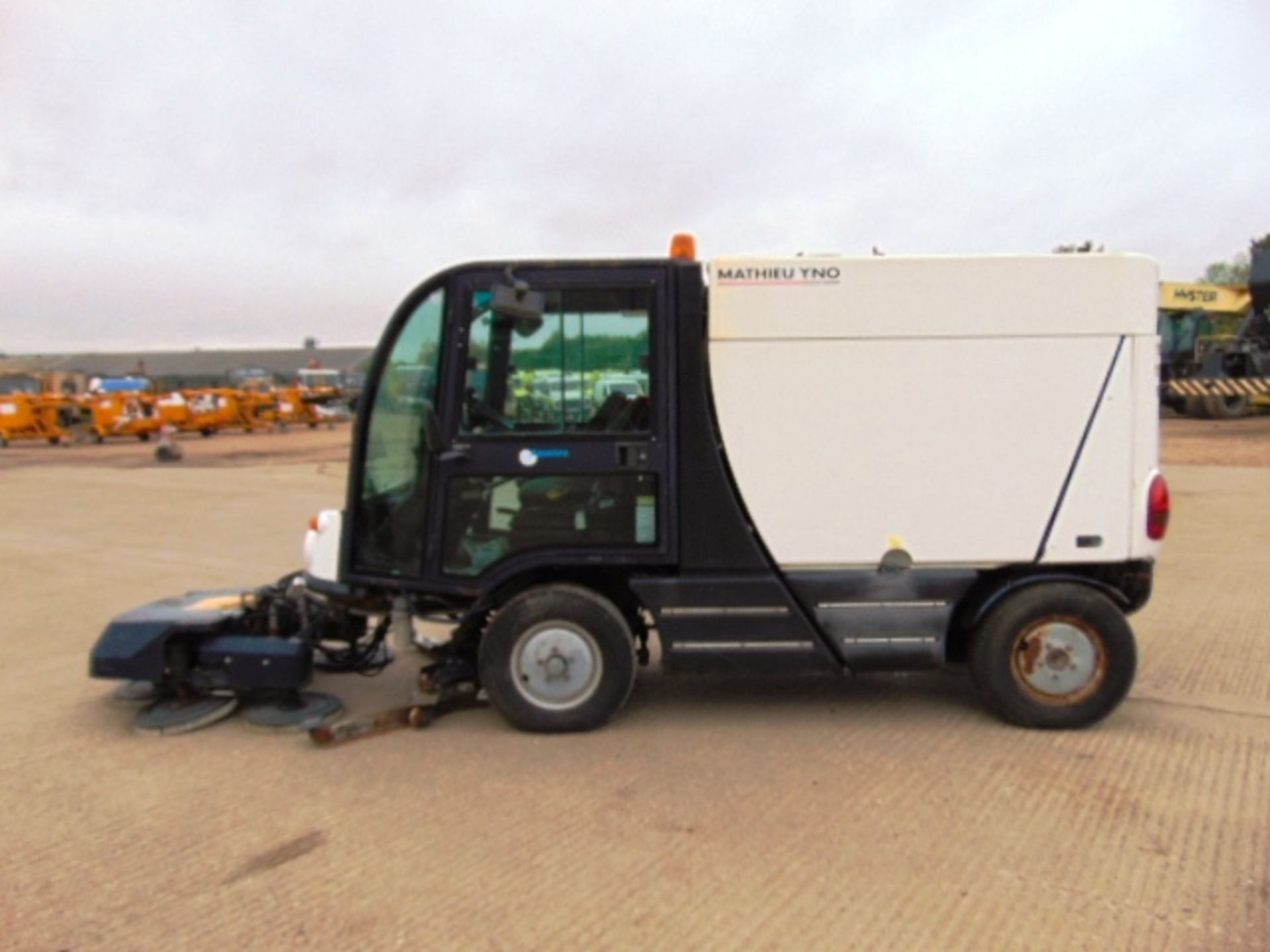 Mathieu YNO Aquazura 4.5t 2.8D Sweeper/Scrubber - Image 4 of 19