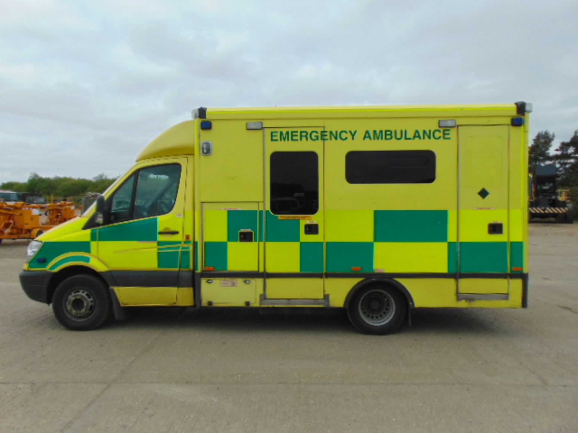 Mercedes Sprinter 515 CDI Turbo diesel ambulance - Image 4 of 21