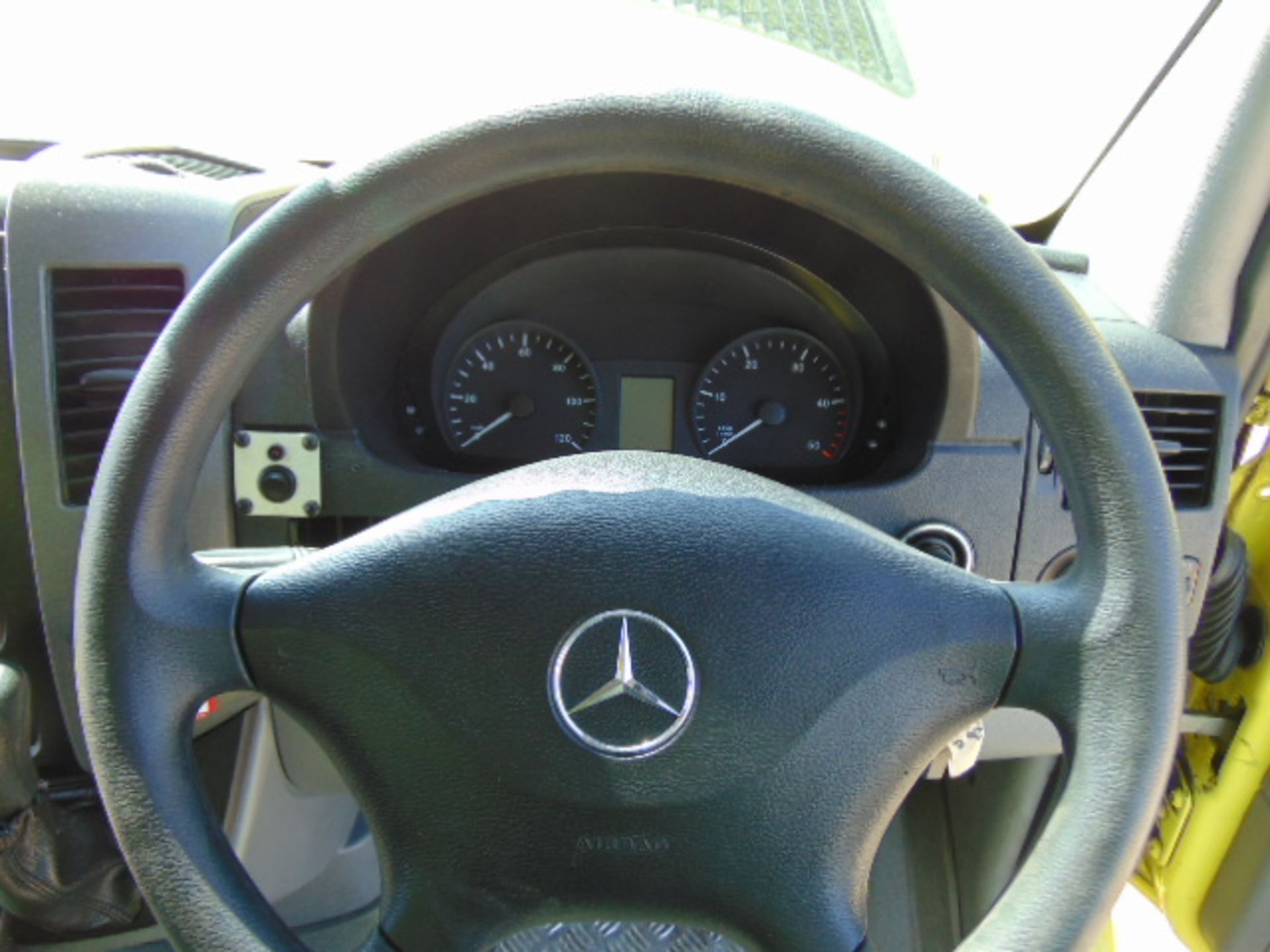 Mercedes Sprinter 515 CDI Turbo diesel ambulance - Image 11 of 16