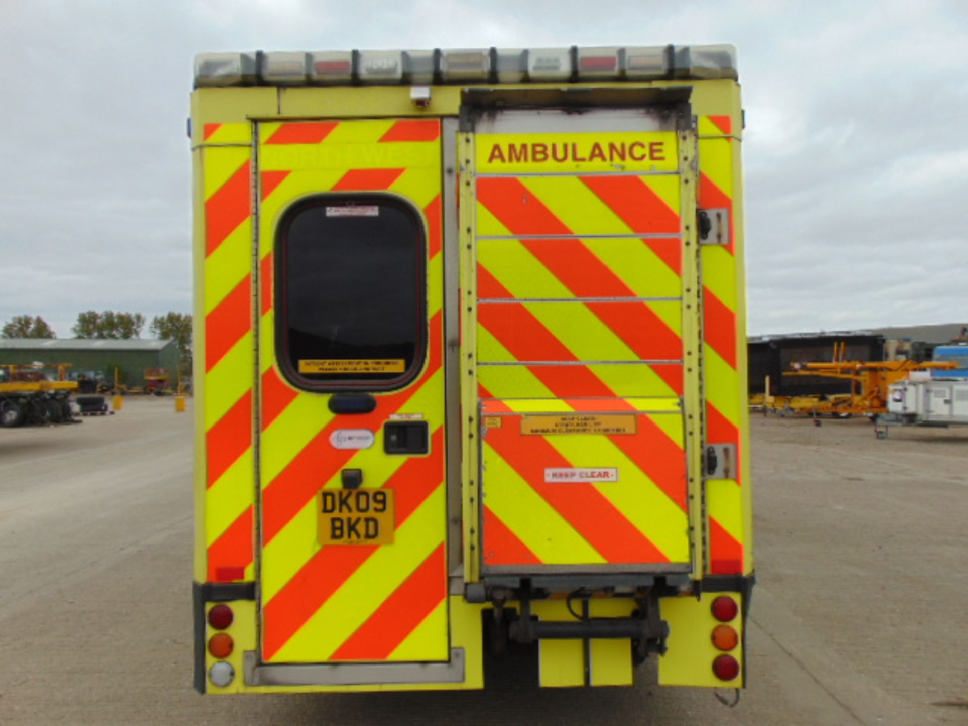 Mercedes Sprinter 515 CDI Turbo diesel ambulance - Image 7 of 22