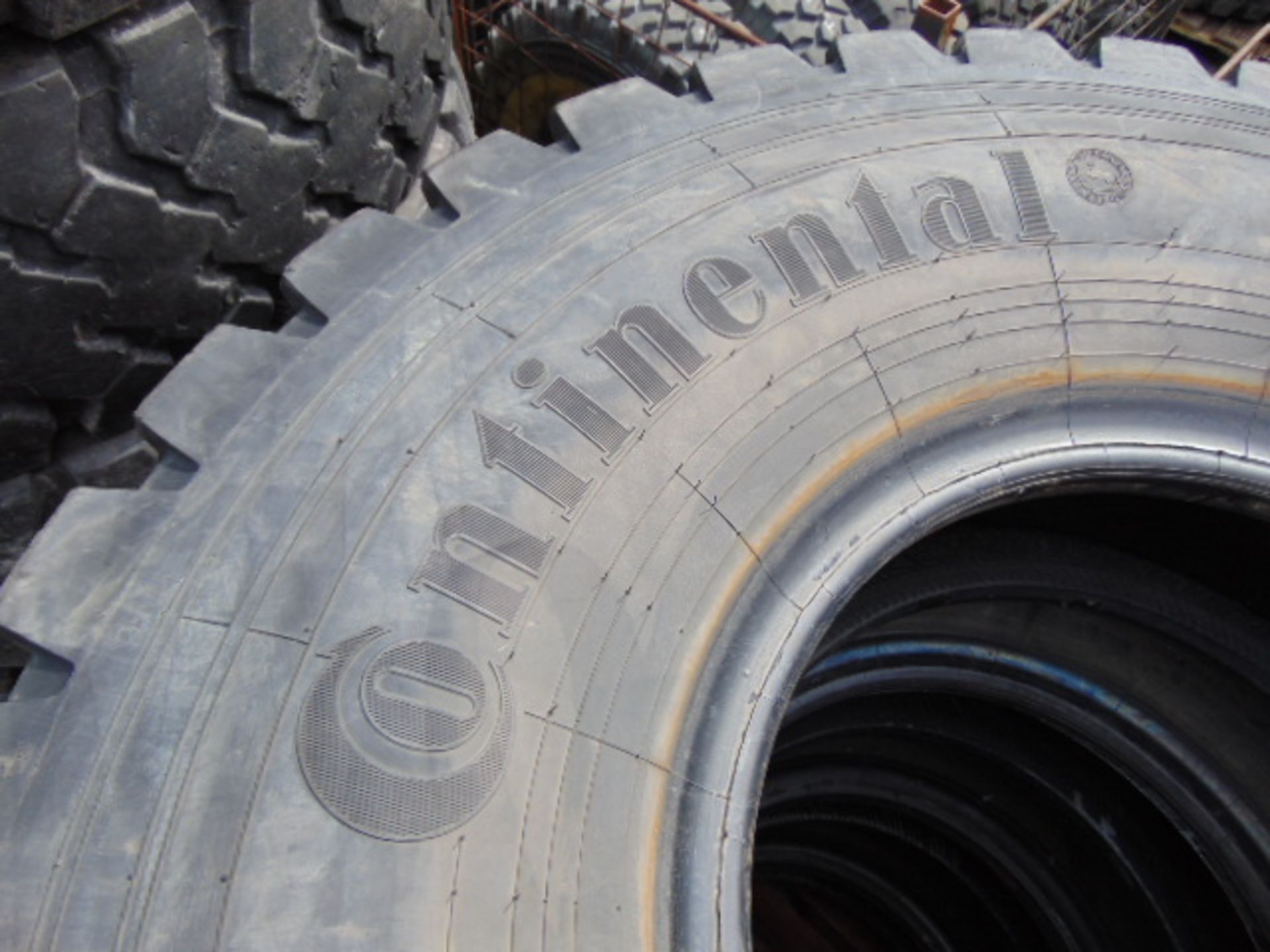 4 x Continental 14.00 R20 Tyres - Image 4 of 5