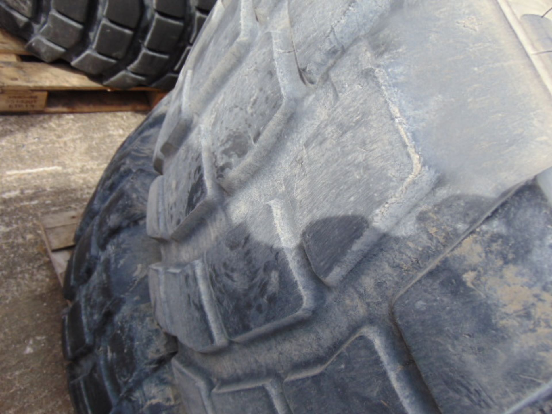 2 x Michelin 24R 21XL Tyres - Image 3 of 5