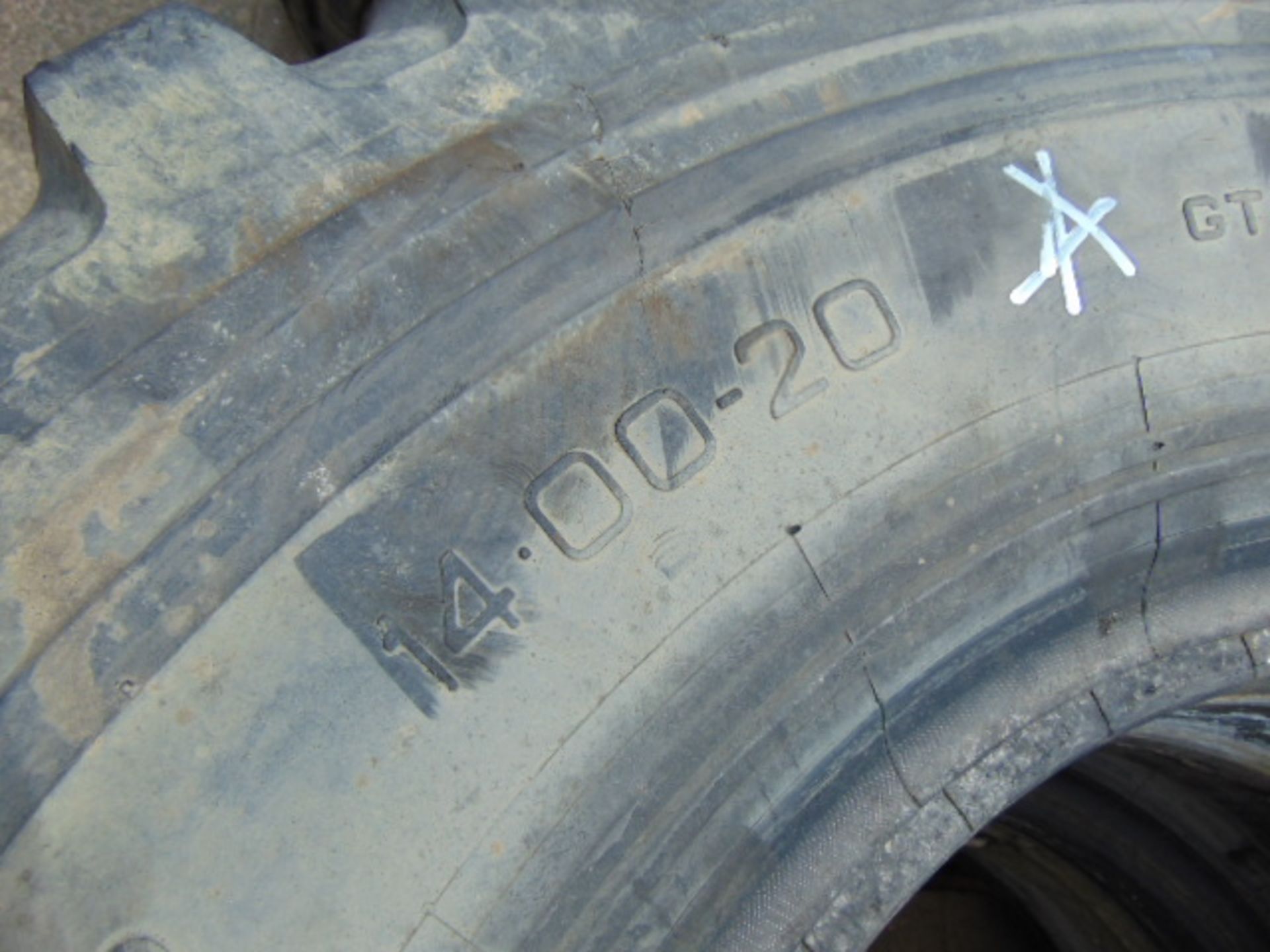 2 x Dunlop Trak Grip 14.00-20 Tyres - Image 5 of 5