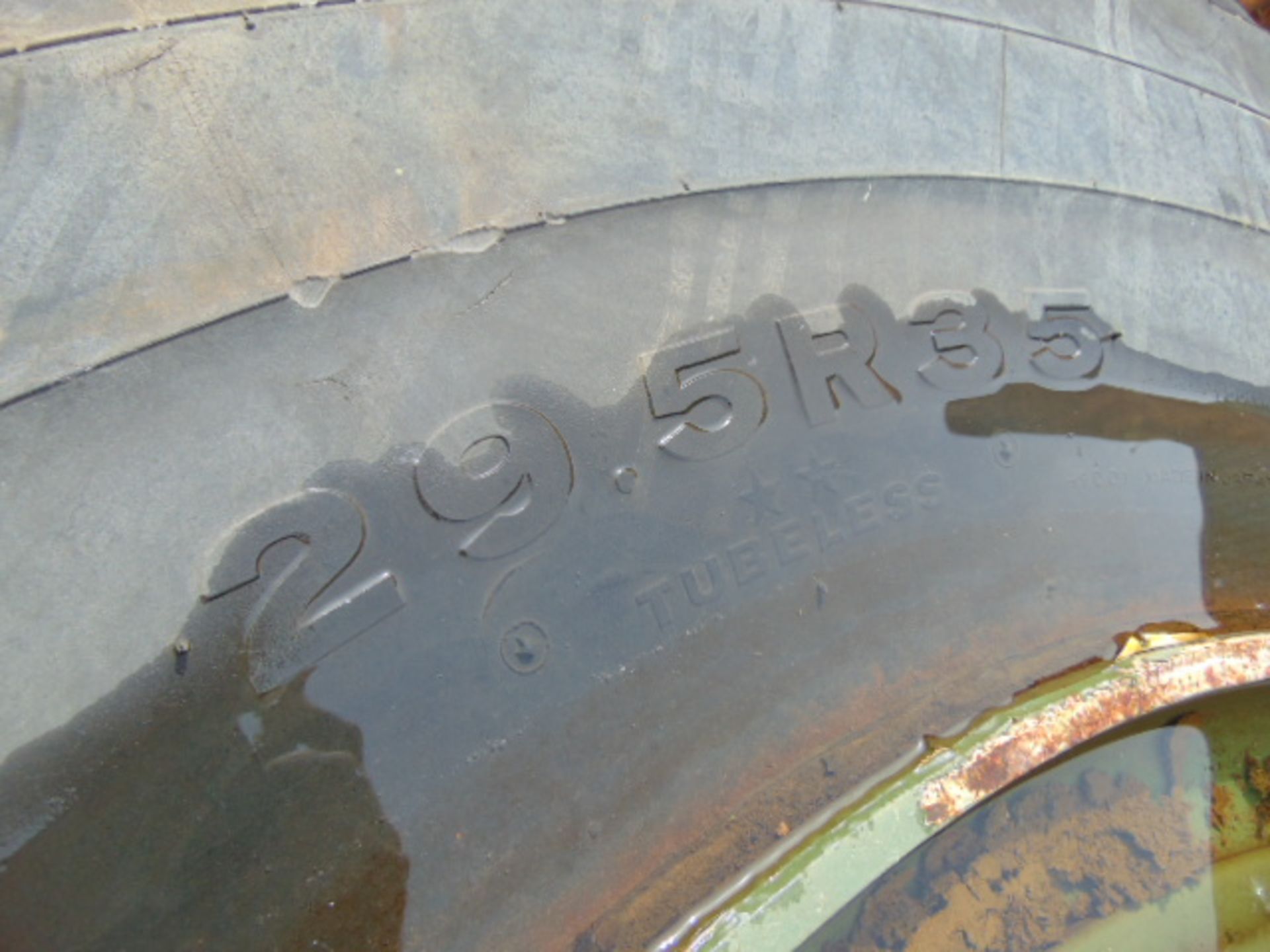 1 x Bridgestone V-Steel-R-Lug 29.5R35 Tyre complete with rim - Image 5 of 5