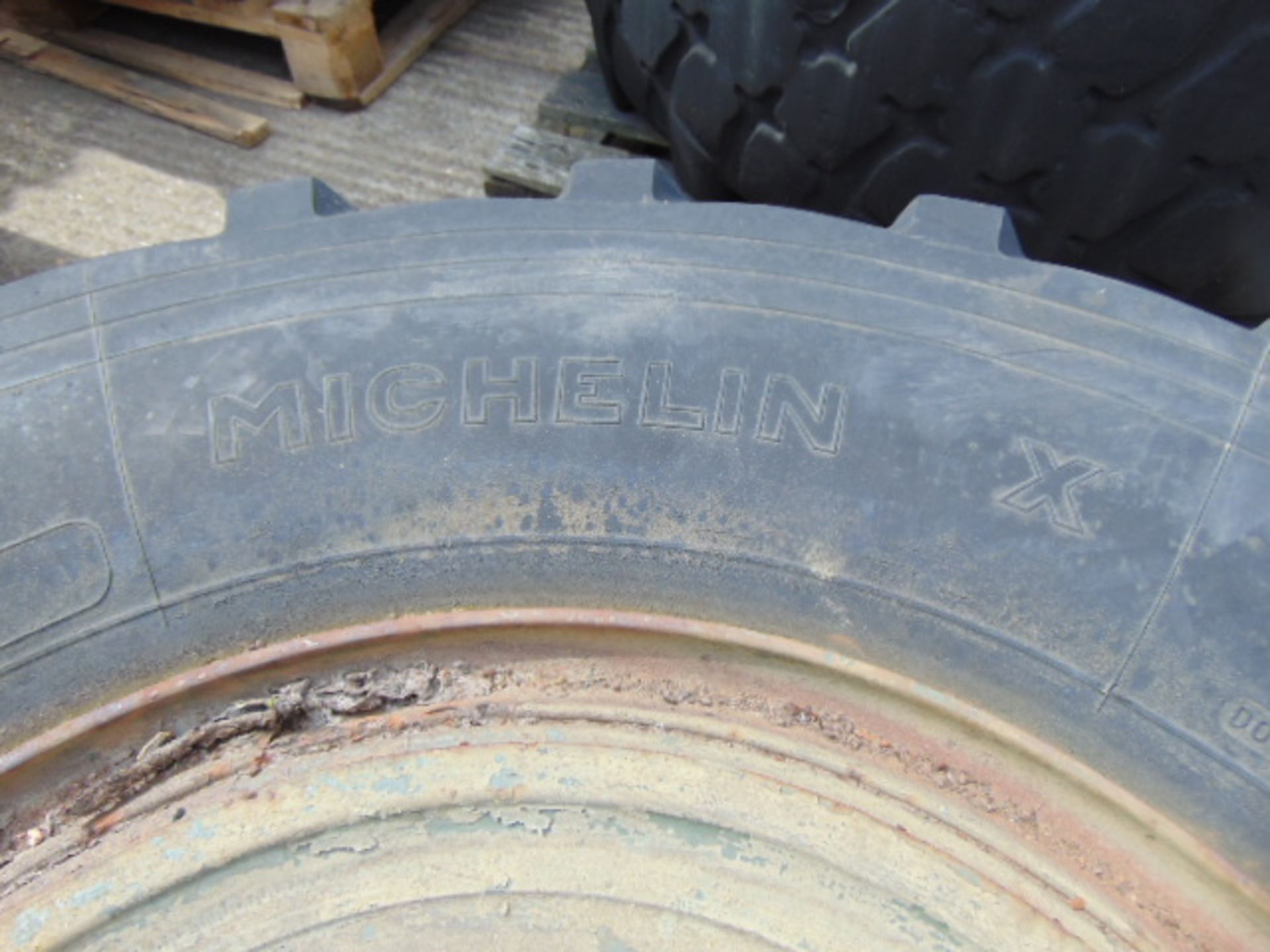 1 x Michelin G-20 Pilote XL 15.5/80 R20 Tyre on 10 stud Rim - Image 5 of 6