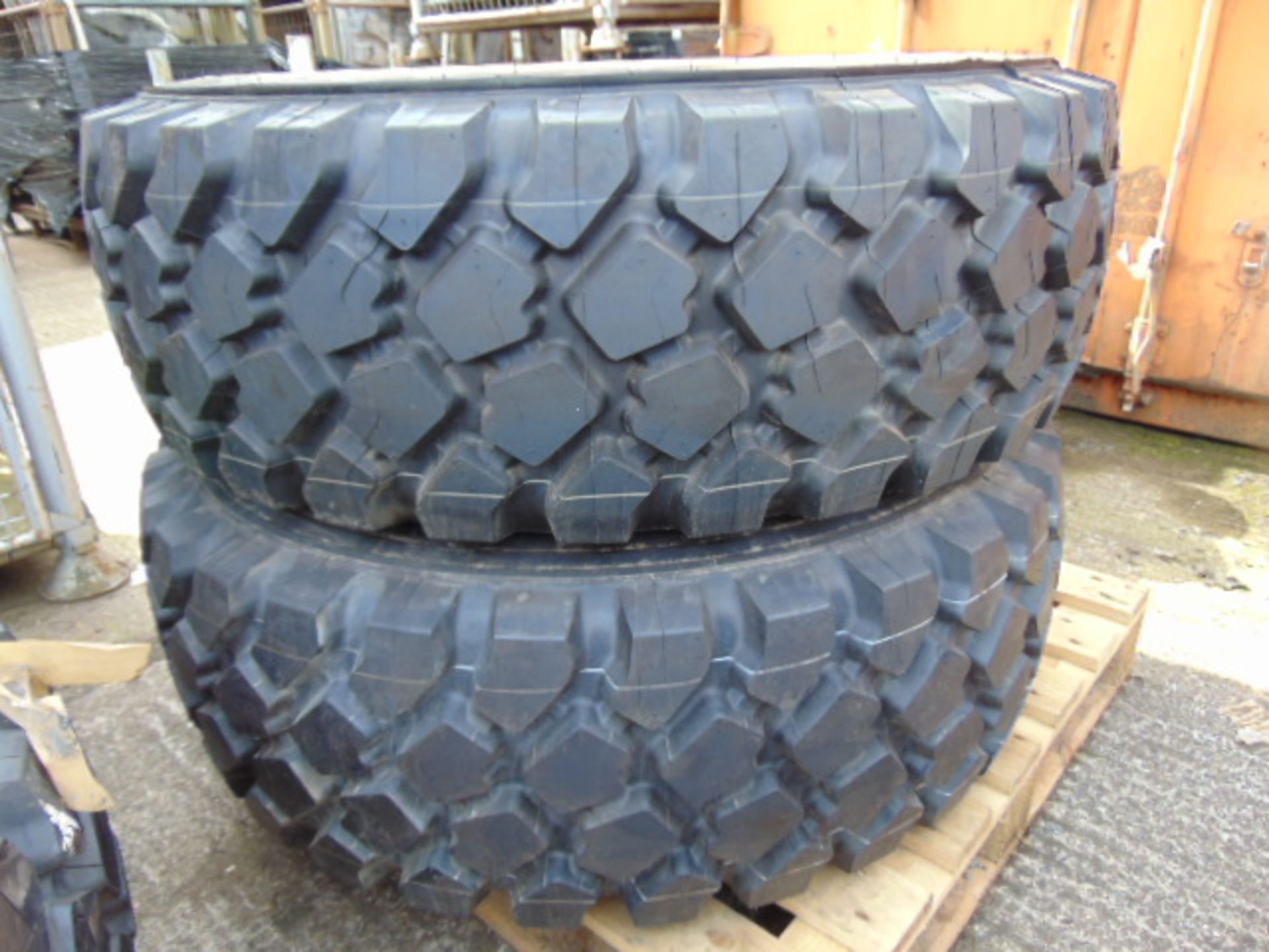 2 x Michelin 395/85 R20 XZL Tyres on 10 Stud Rims - Image 2 of 6