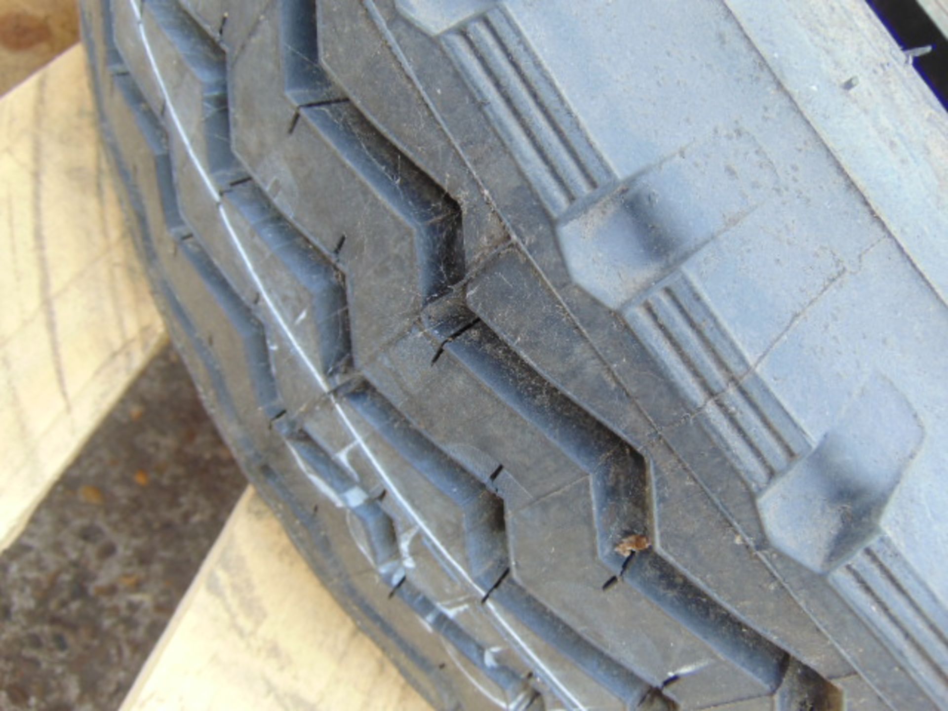 1 x Dunlop SP111 BR 16/8.25 R16 Tyre - Image 3 of 5