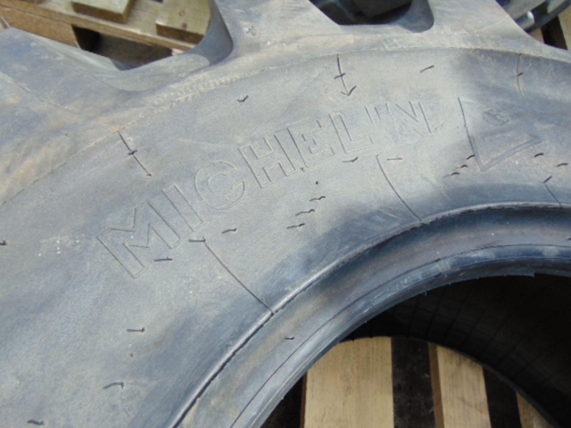 1 x Michelin 335/80 R18 Tyre - Image 4 of 5