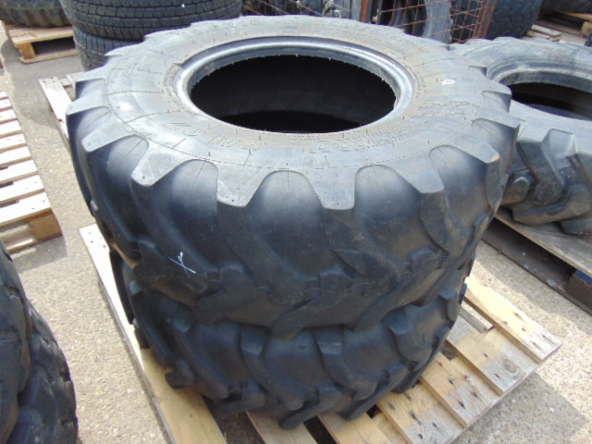 2 x Michelin XM37 12.5 R18 Tyres