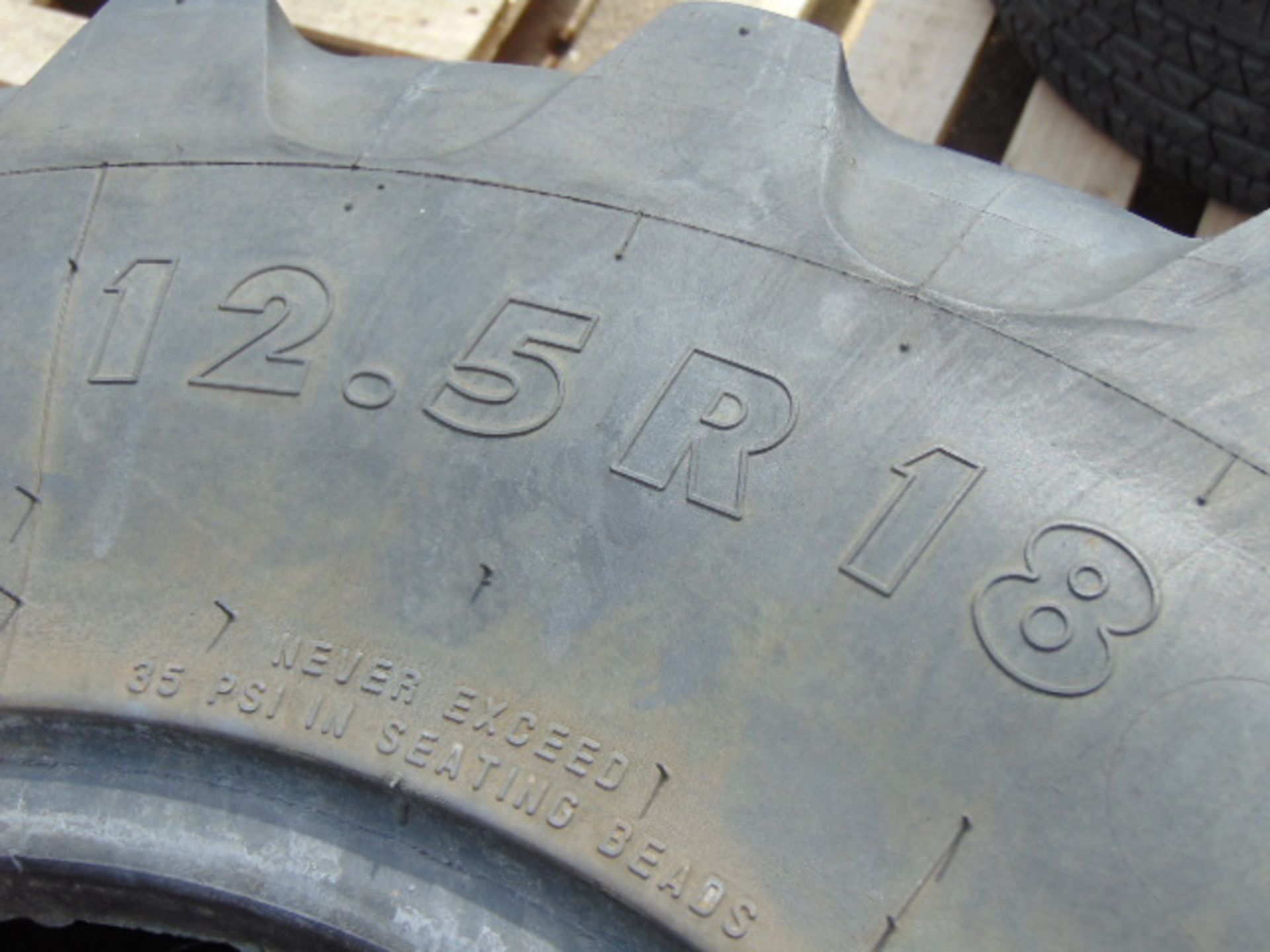 2 x Michelin XM37 12.5 R18 Tyres - Image 6 of 6
