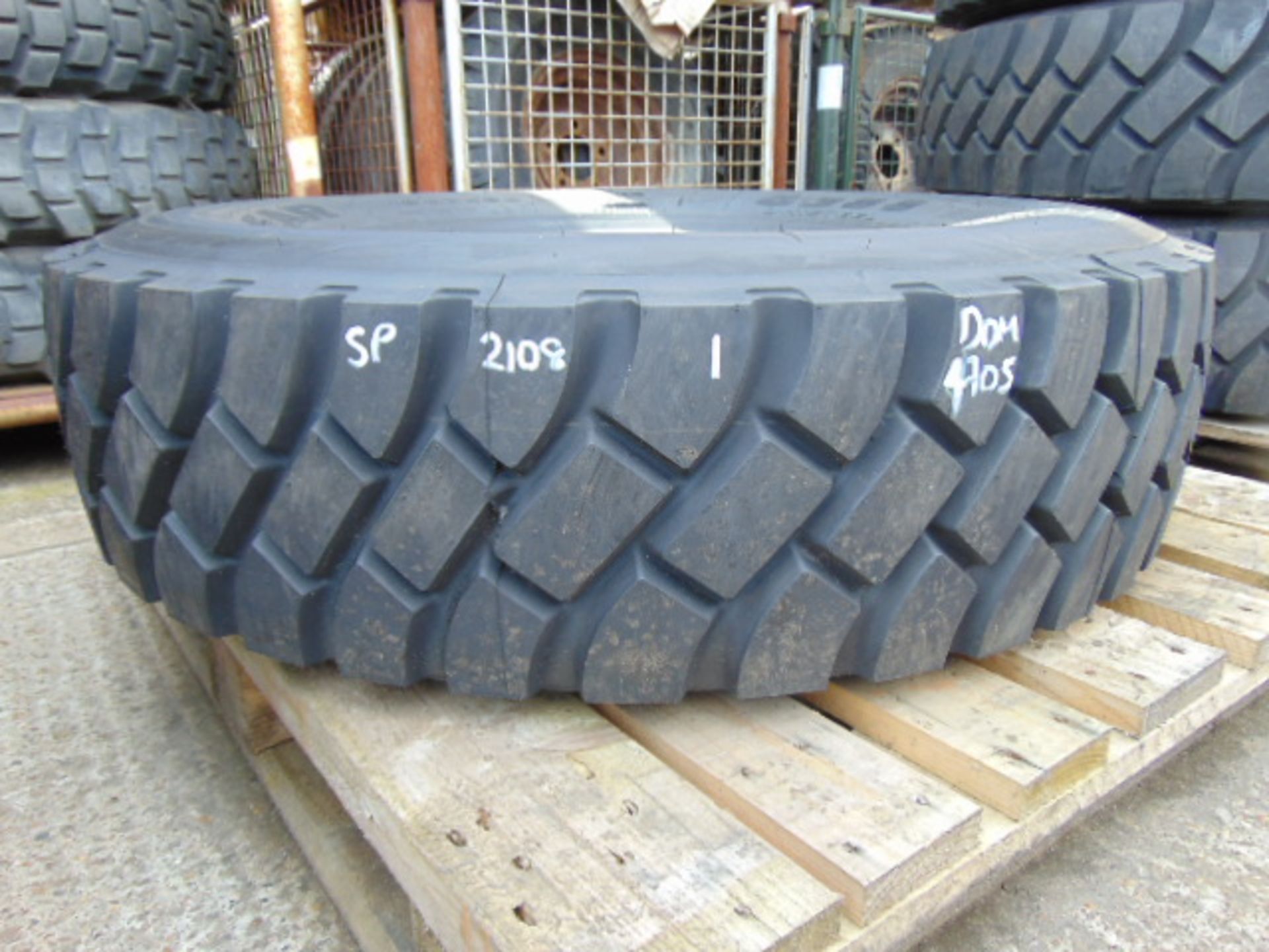 1 x Goodyear G388 12.00 R20 Tyre - Image 2 of 6