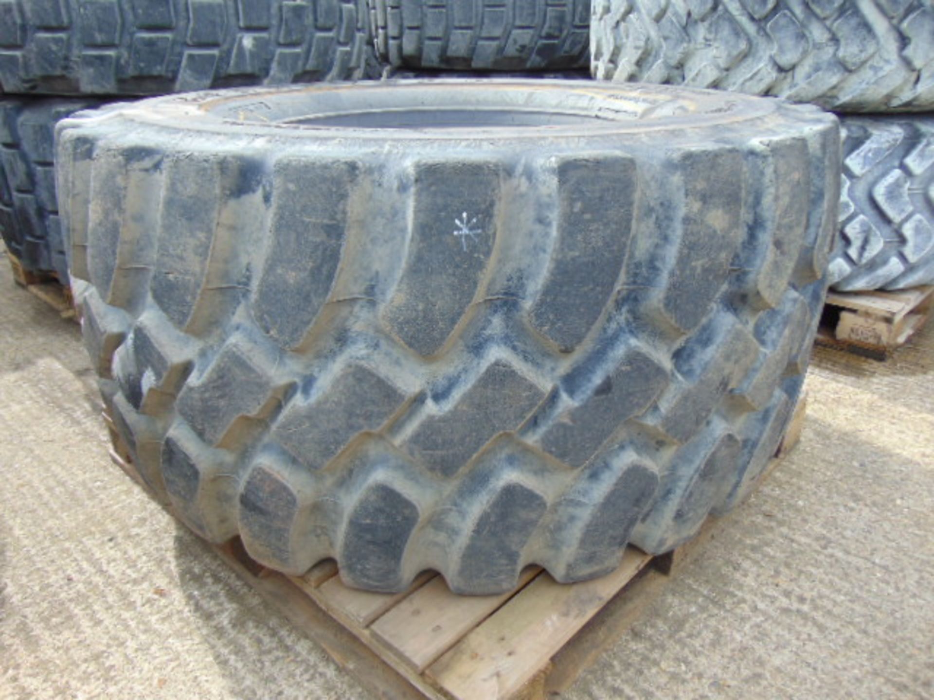 1 x Goodyear GP-30 650/65 R25 Tyre - Image 2 of 6