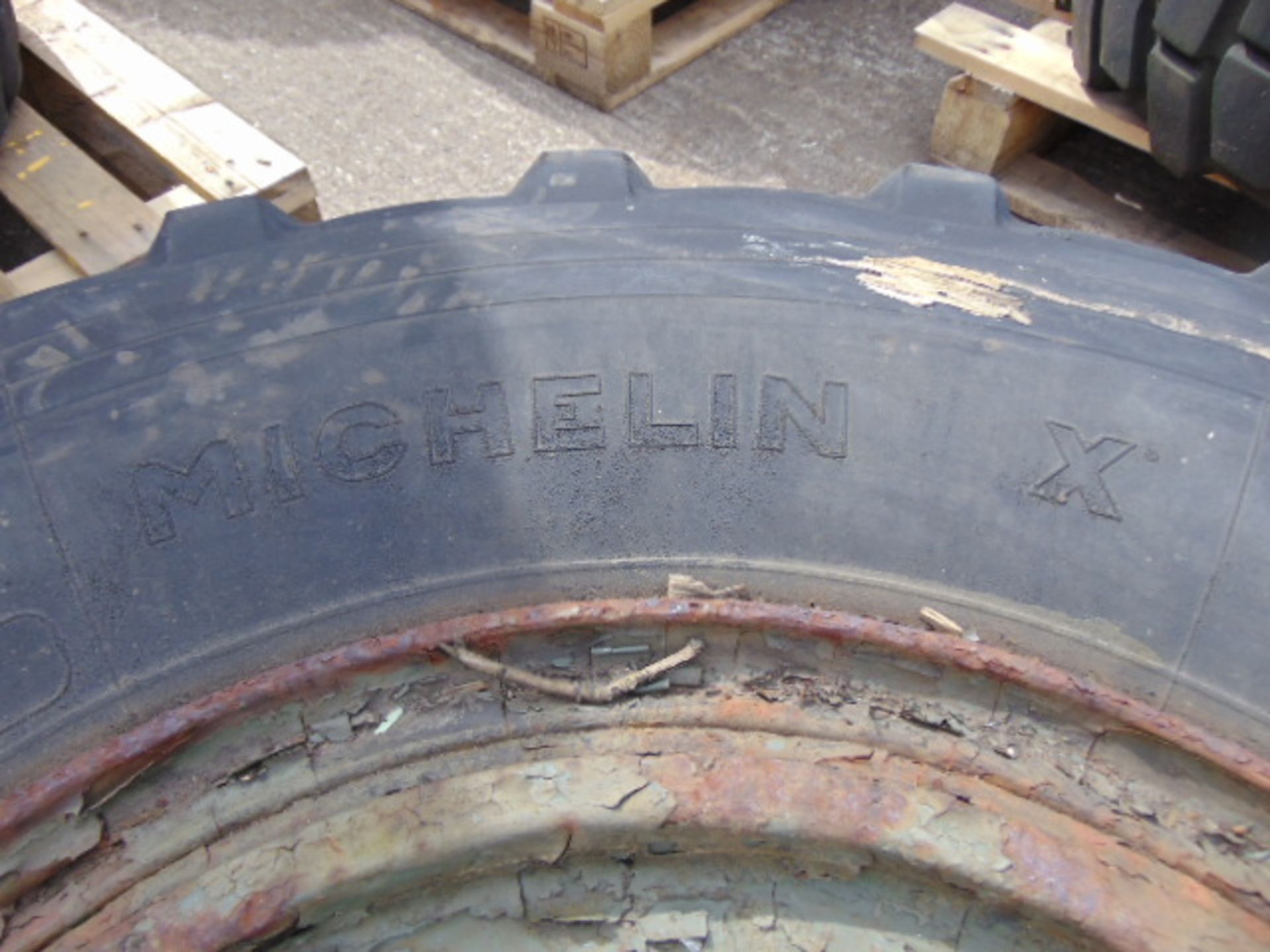 1 x Michelin 13.00 R20 Pilote XL Tyre on 10 stud Rim - Image 4 of 5