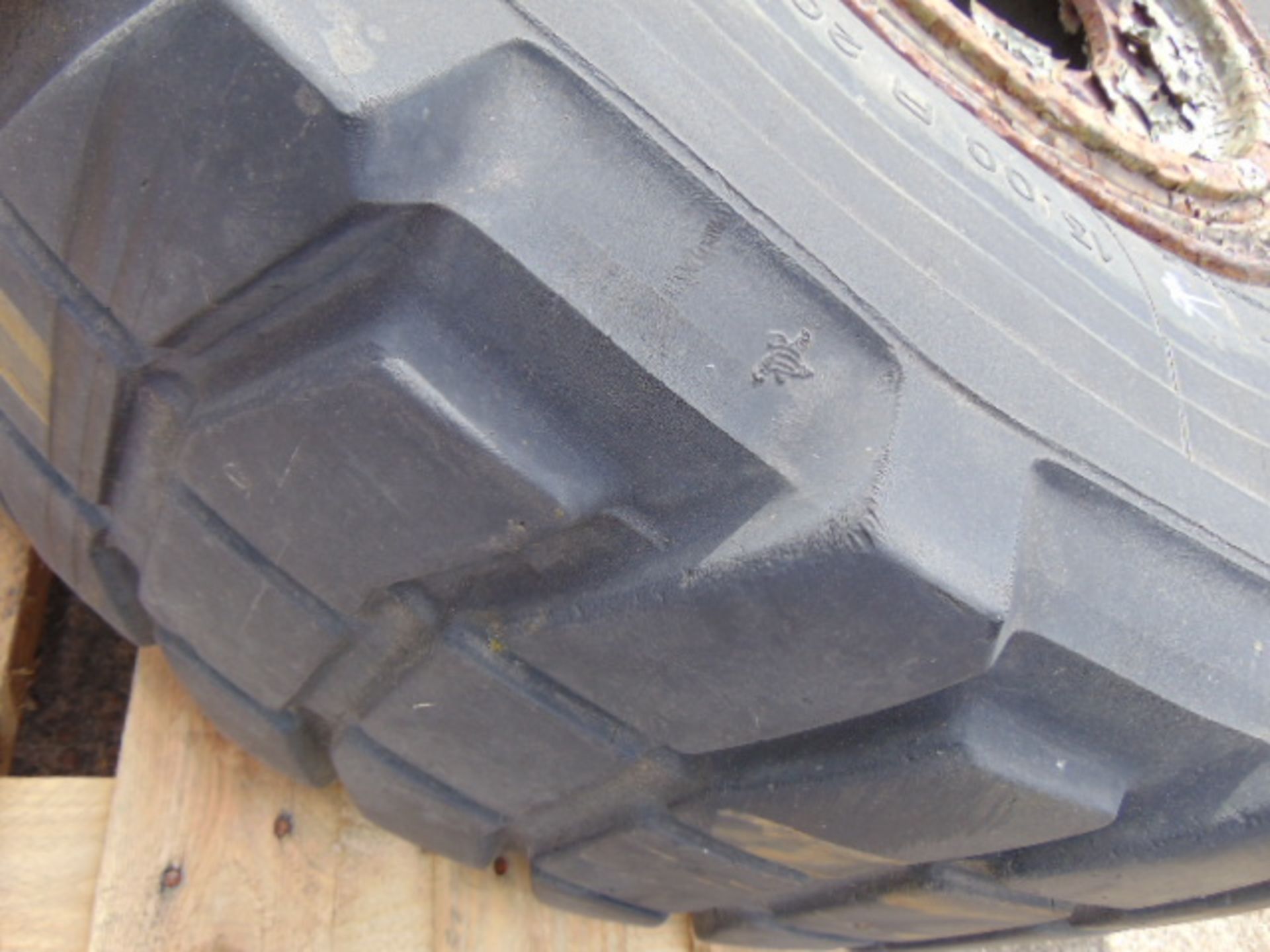 1 x Michelin 13.00 R20 Pilote XL Tyre on 10 stud Rim - Image 3 of 5