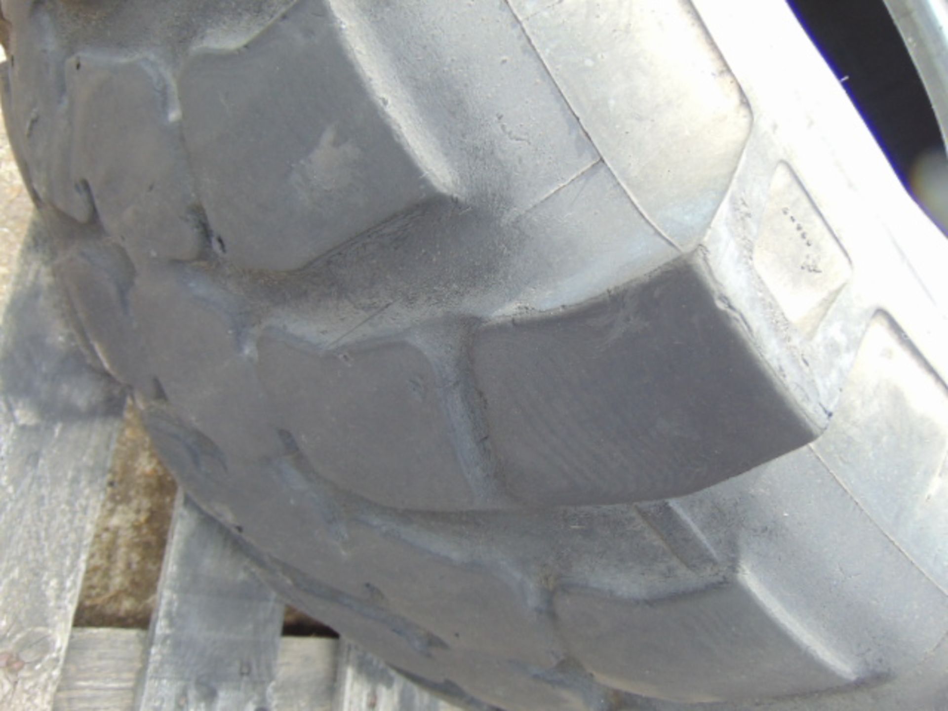 1 x Michelin 475/80 R20 XML Tyre - Image 3 of 5