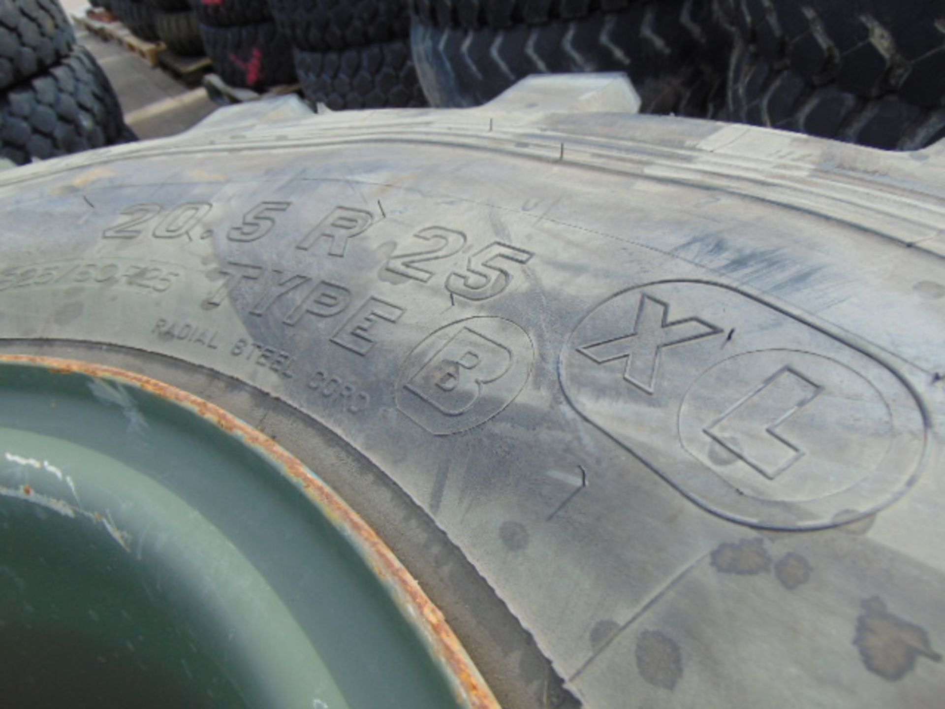 2 x Michelin 20.5 R25 XL Tyres on 10 stud Rims - Image 6 of 6