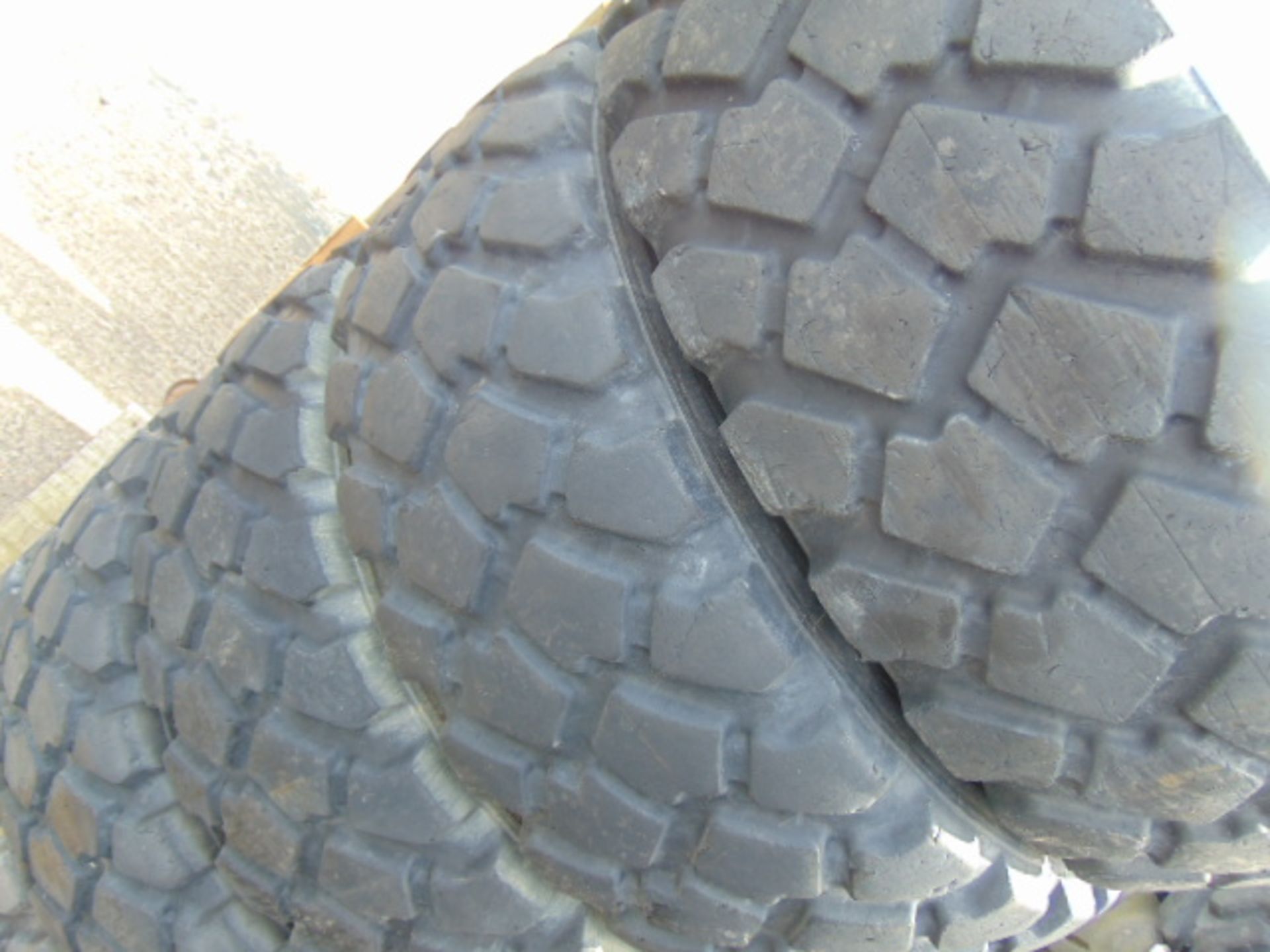 5 x Michelin 335/80 R20 XZL Tyres with 10 Stud Rims - Image 3 of 6