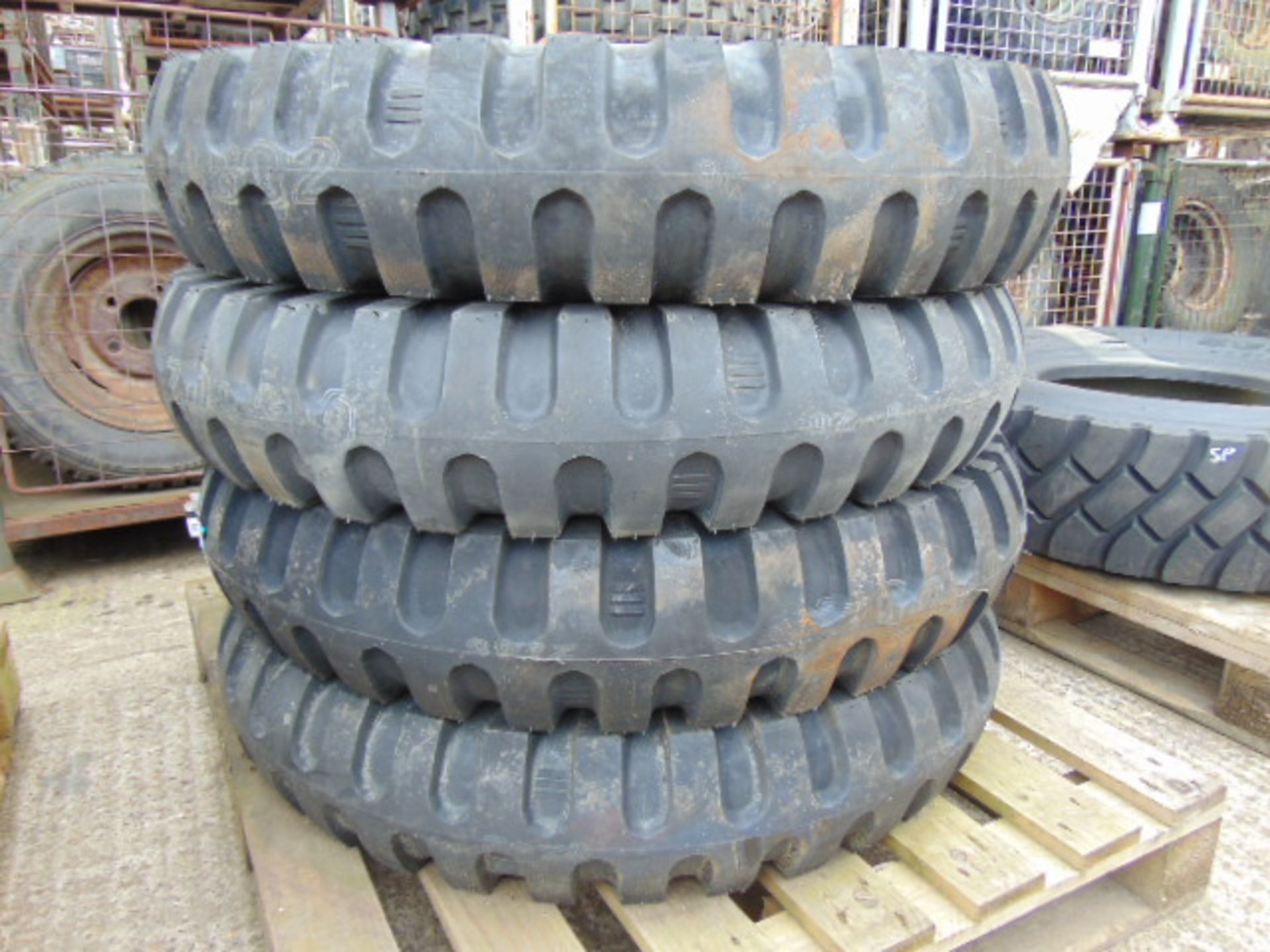 4 x S.T.A. 9.00-20 Crossply Tyres - Image 2 of 5
