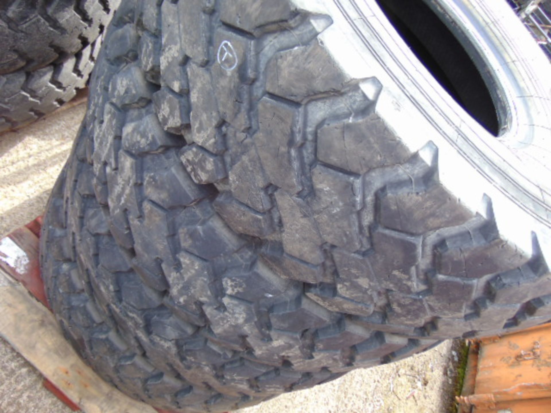 4 x Continental 14.00 R20 Tyres - Image 3 of 5