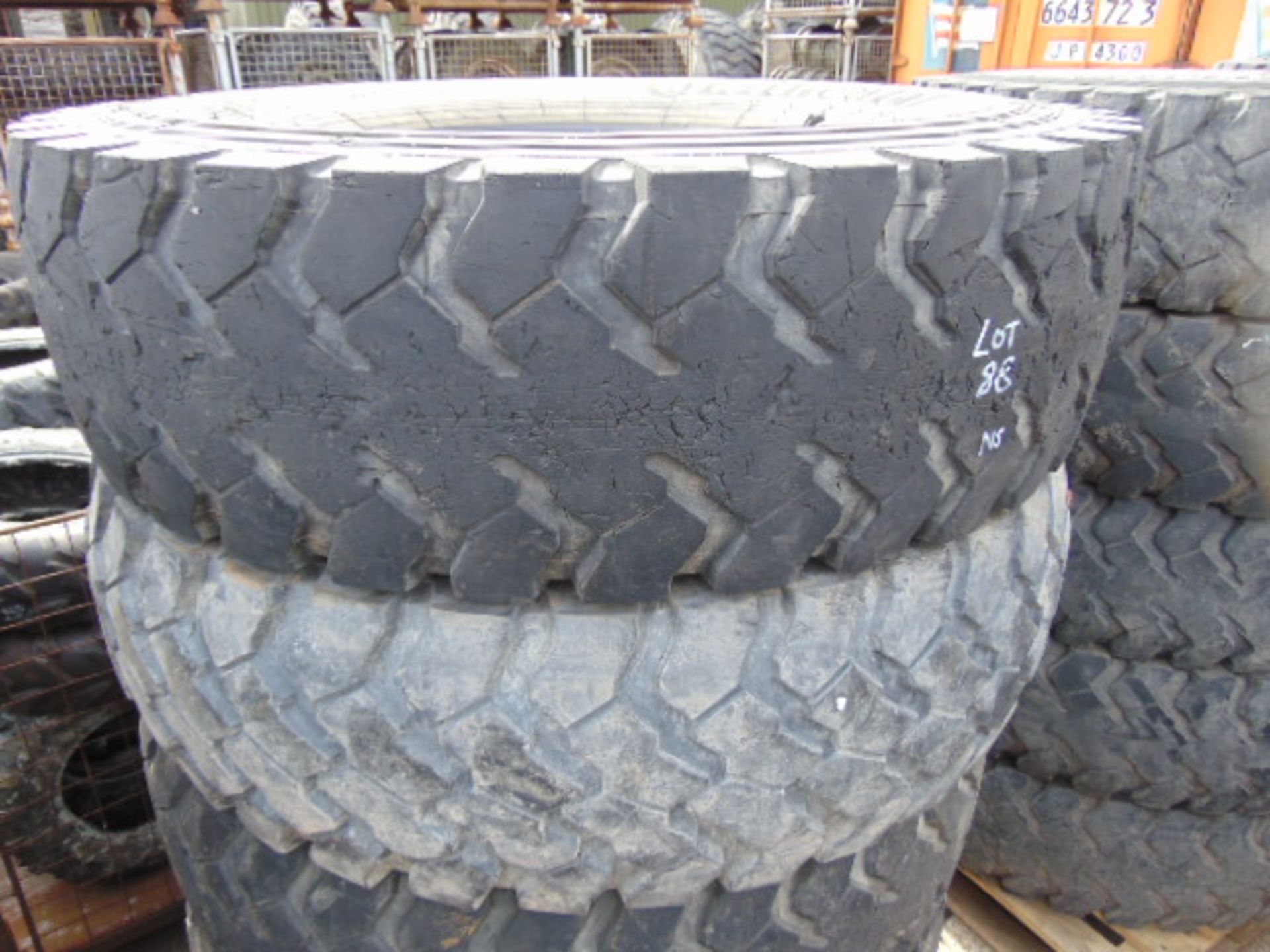 5 x Continental 14.00 R20 Tyres - Image 2 of 5