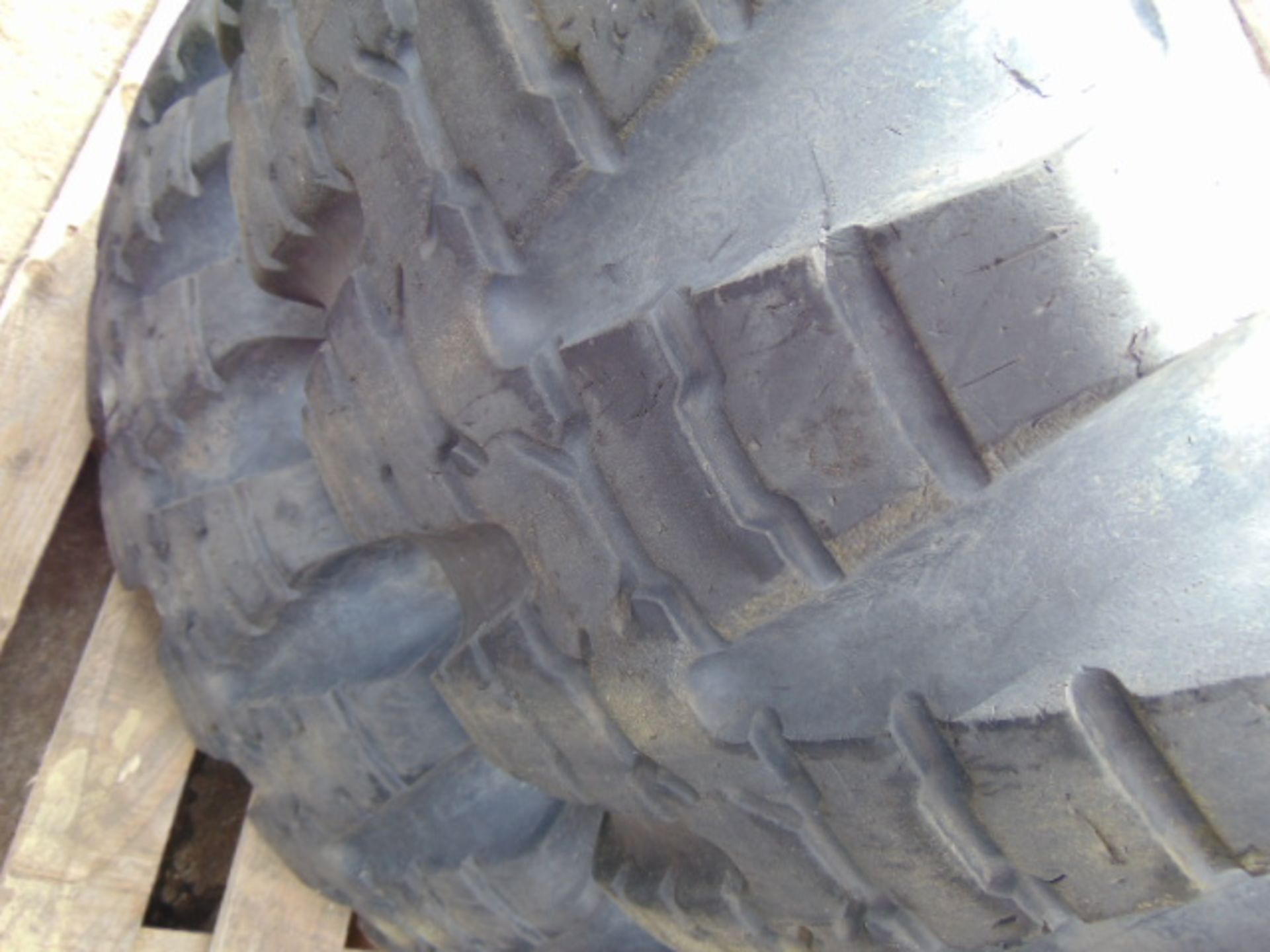 2 x Dunlop Trak Grip 14.00-20 Tyres - Image 3 of 5