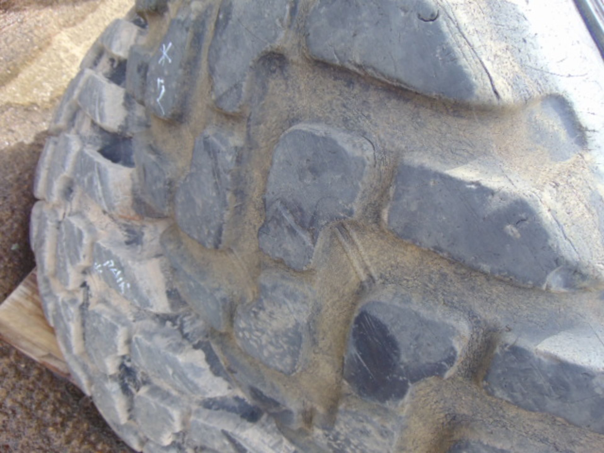 2 x Michelin 20.5 R25 XTLA Tyres - Image 3 of 6