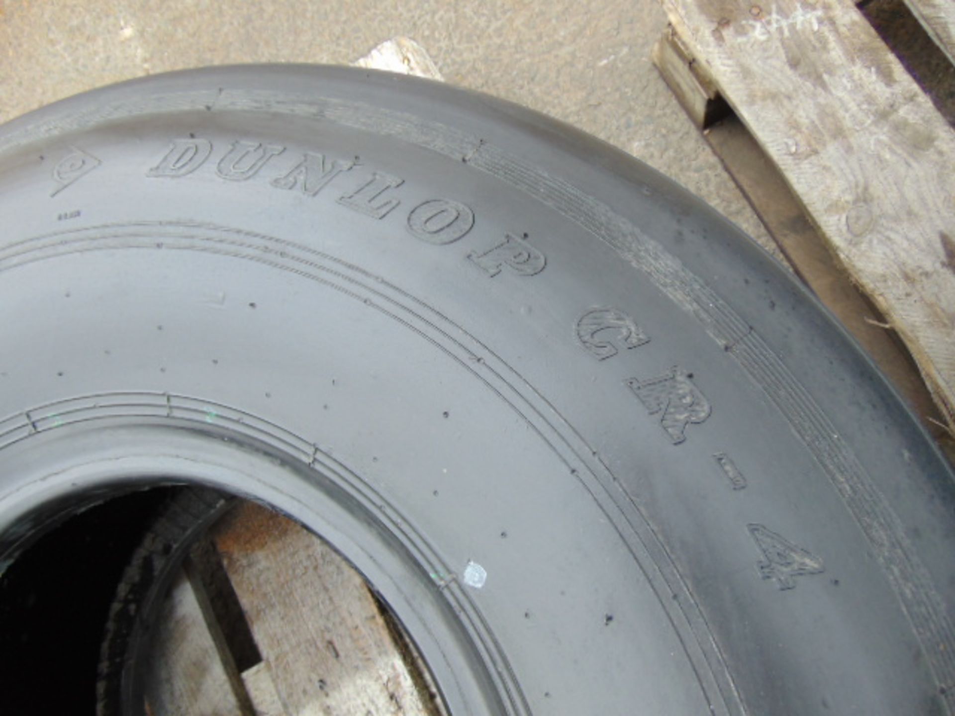 Dunlop CR-4 VC10 Aircraft Tyre - Image 3 of 5