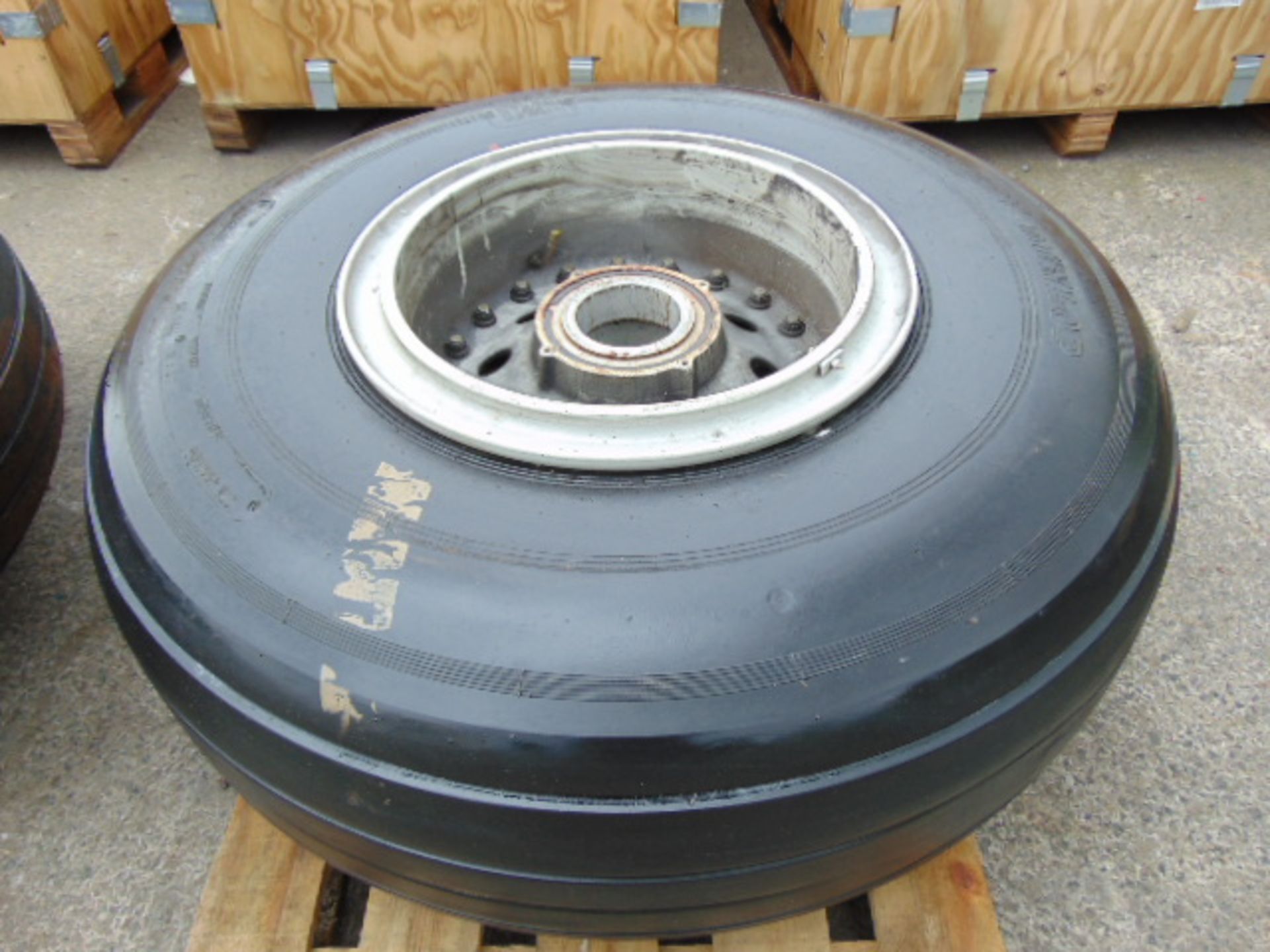 VC10 Aircraft Tyre and Rim - Image 3 of 7