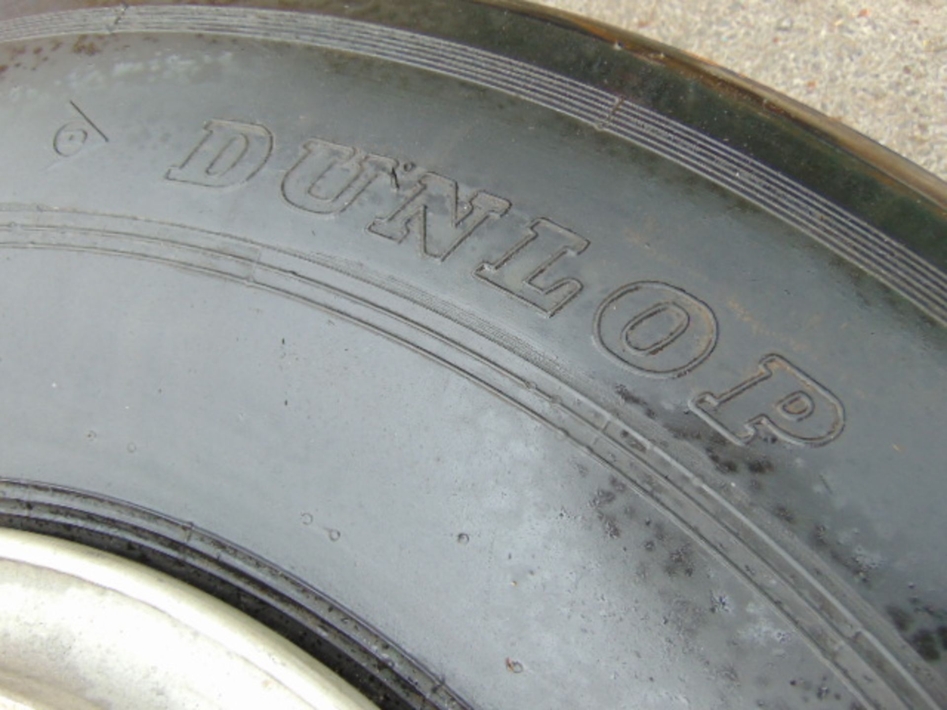 VC10 Aircraft Tyre and Rim - Image 5 of 7