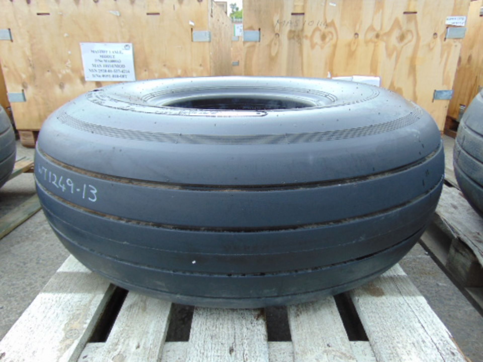 Dunlop CR-4 VC10 Aircraft Tyre - Image 2 of 5