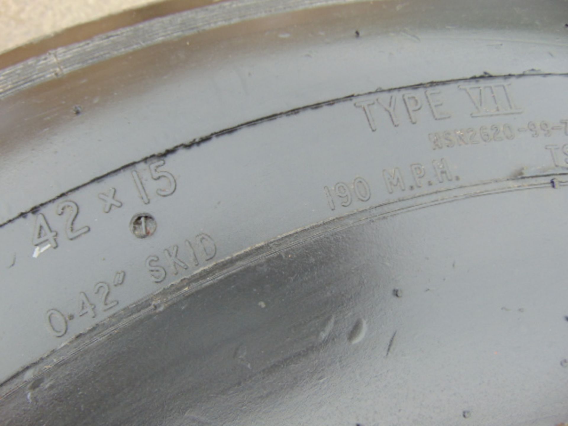 Dunlop CR-4 VC10 Aircraft Tyre - Image 4 of 5
