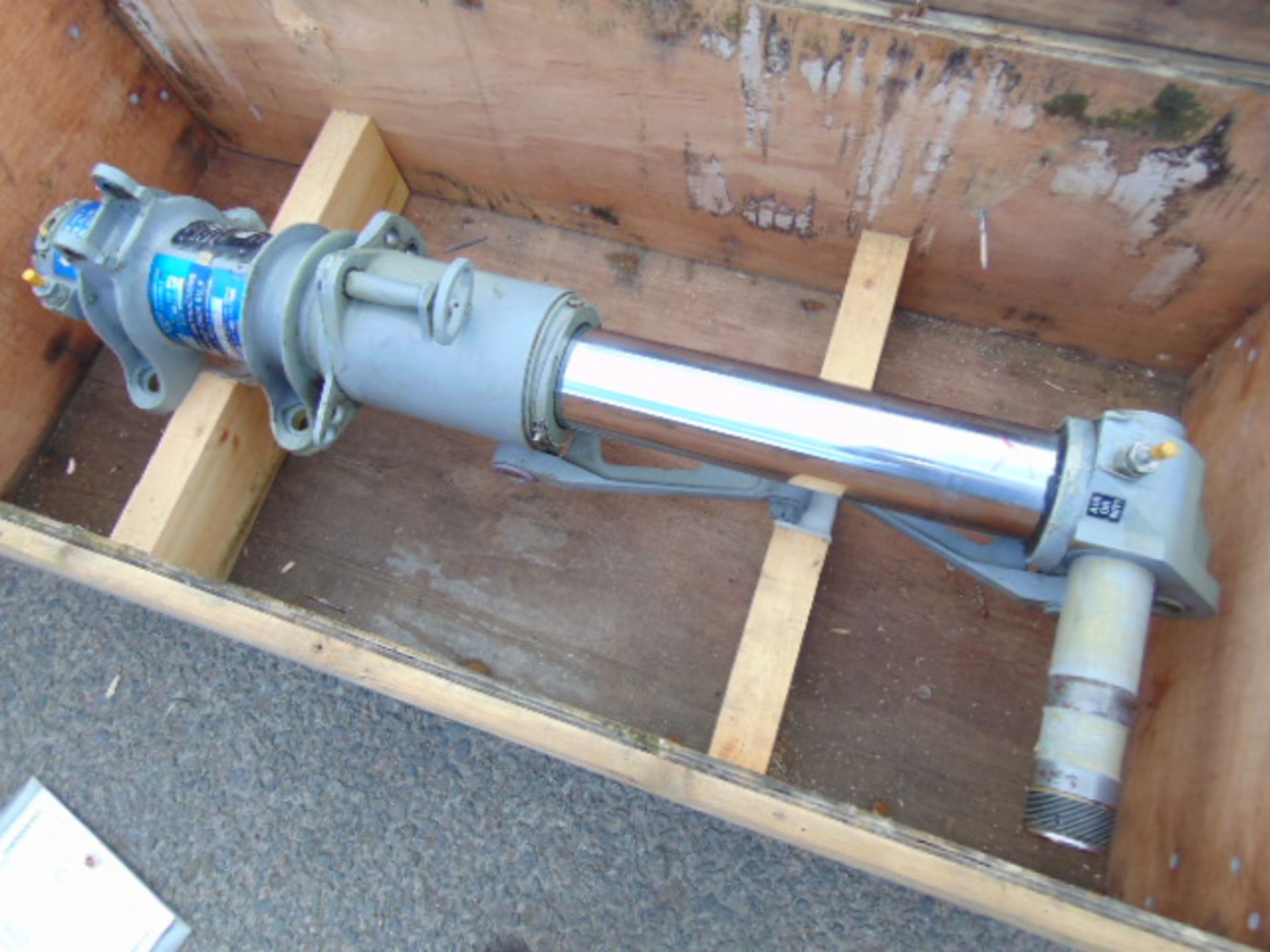 Lynx Helicopter Main Undercarriage Hydraulic Ram - Image 2 of 8