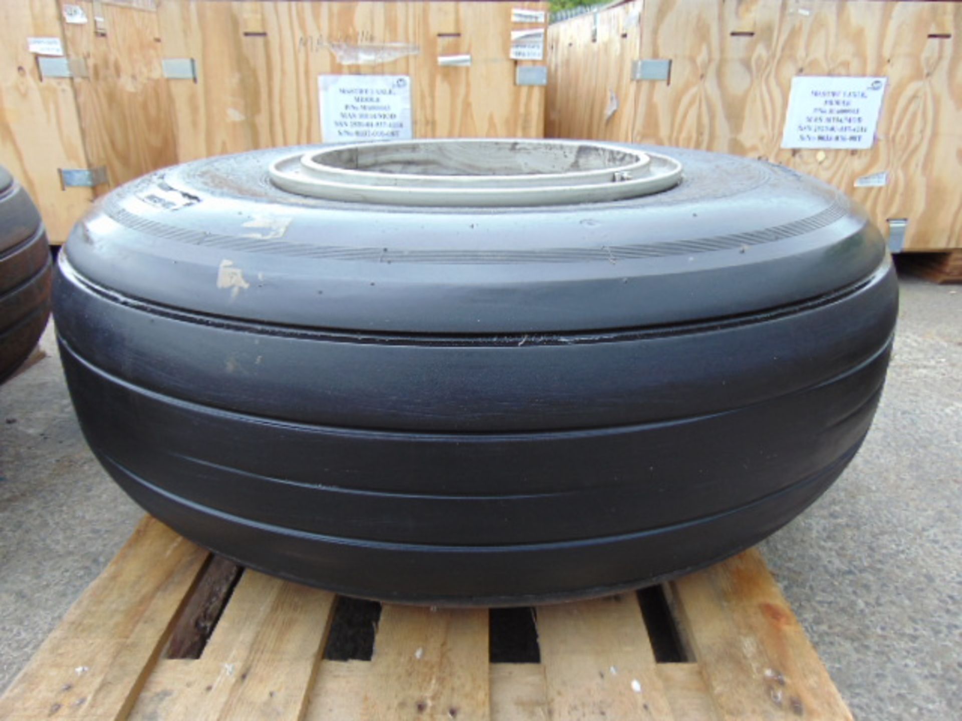 VC10 Aircraft Tyre and Rim - Image 4 of 7