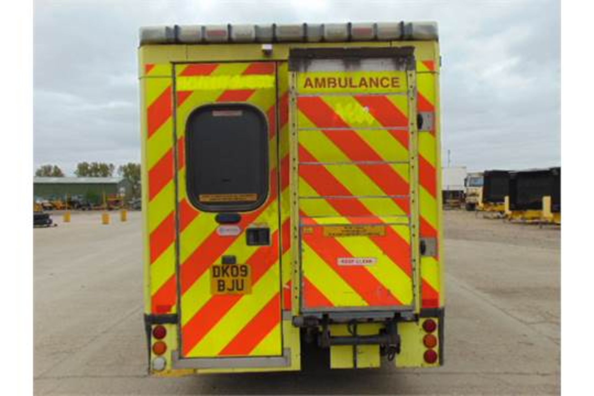 Mercedes Sprinter 515 CDI Turbo diesel ambulance - Image 7 of 18