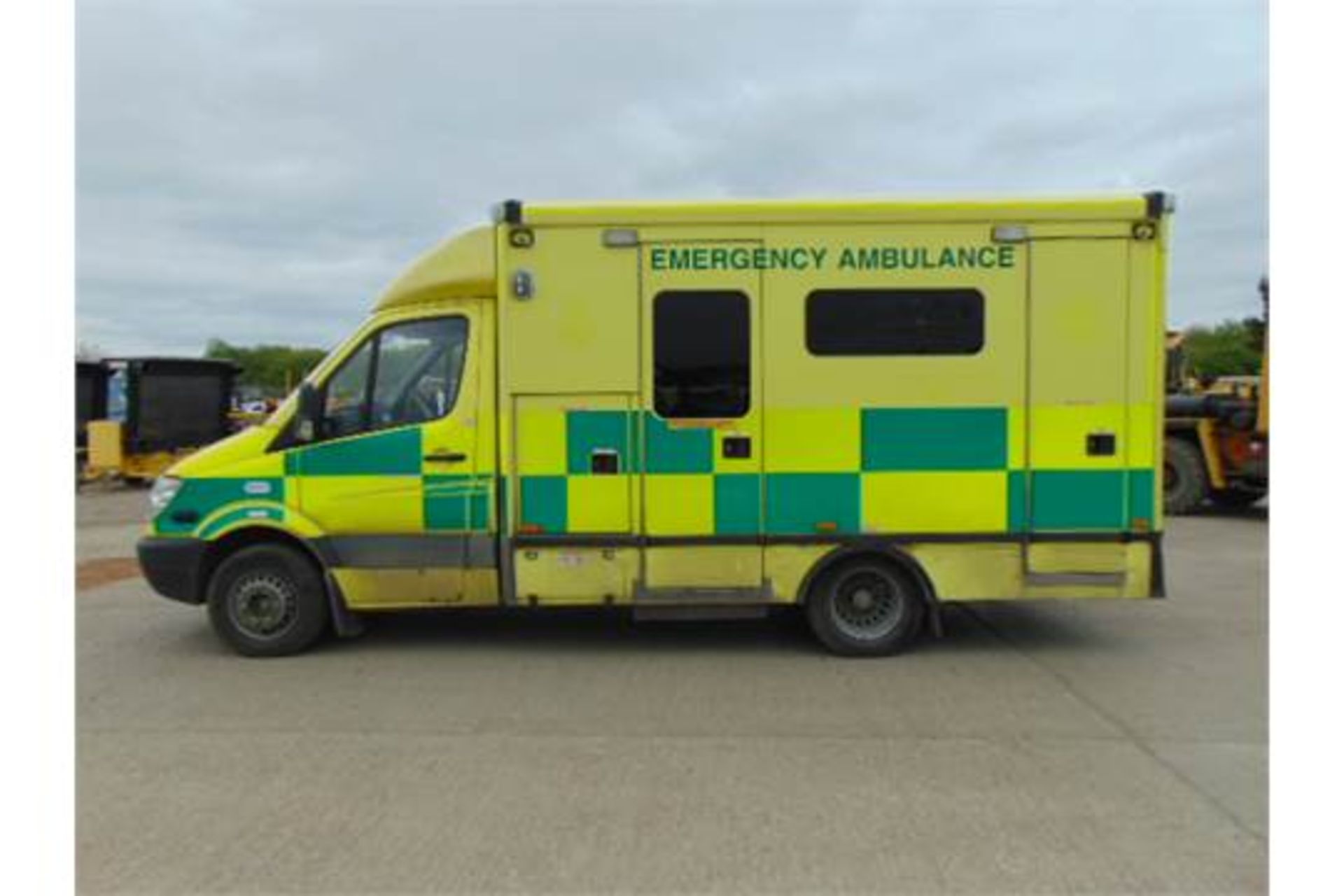 Mercedes Sprinter 515 CDI Turbo diesel ambulance - Image 4 of 18