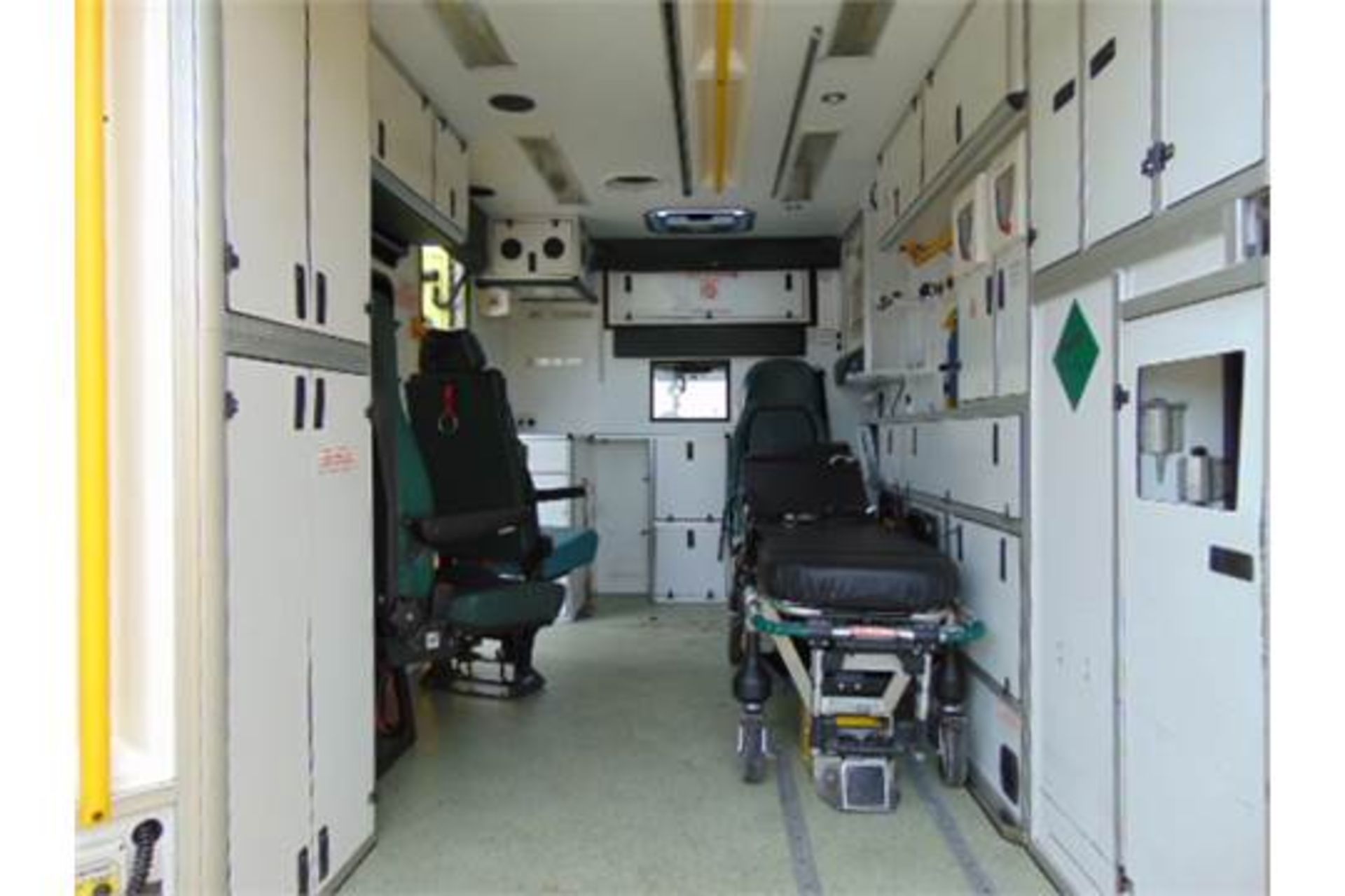 Mercedes Sprinter 515 CDI Turbo diesel ambulance - Image 15 of 20