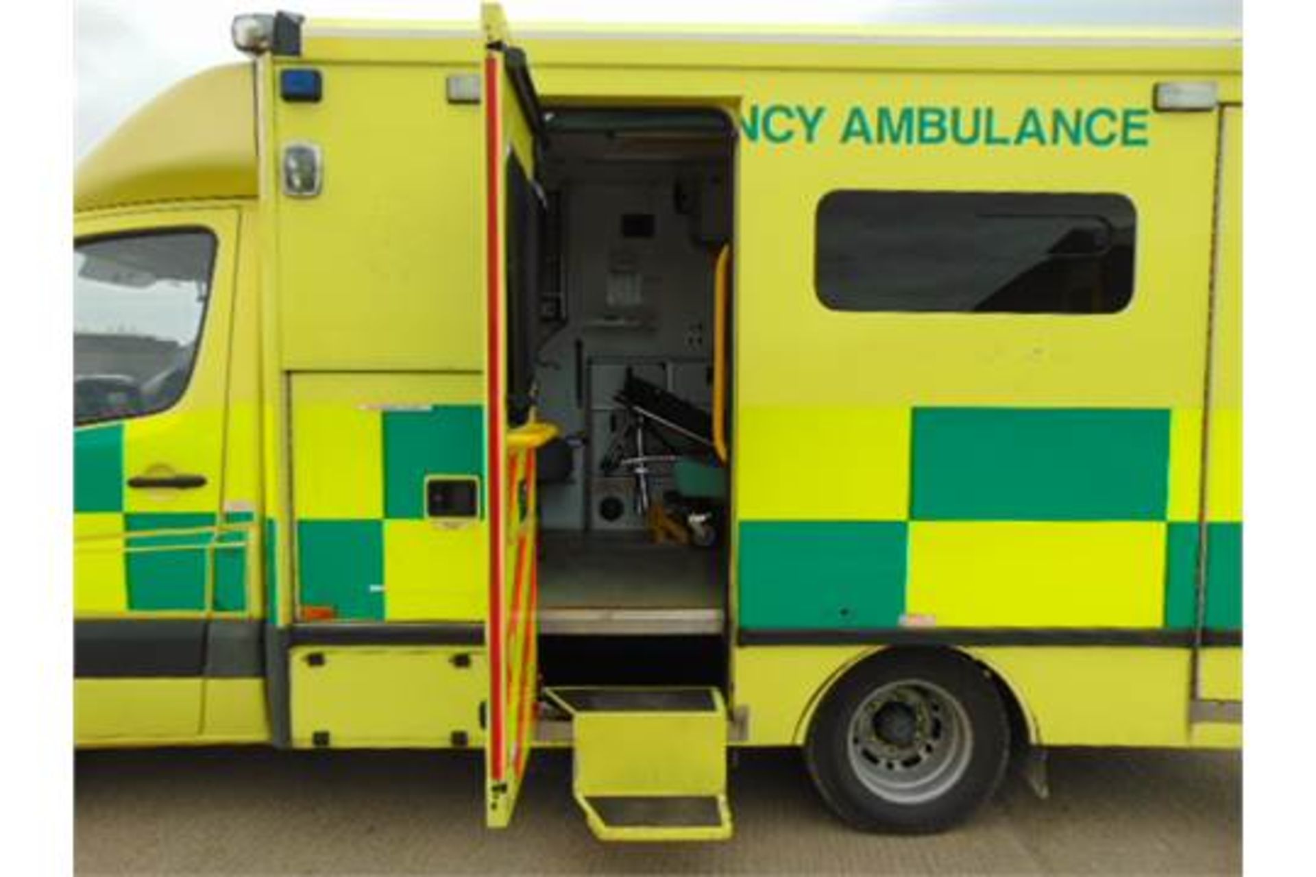 Mercedes Sprinter 515 CDI Turbo diesel ambulance - Image 19 of 20