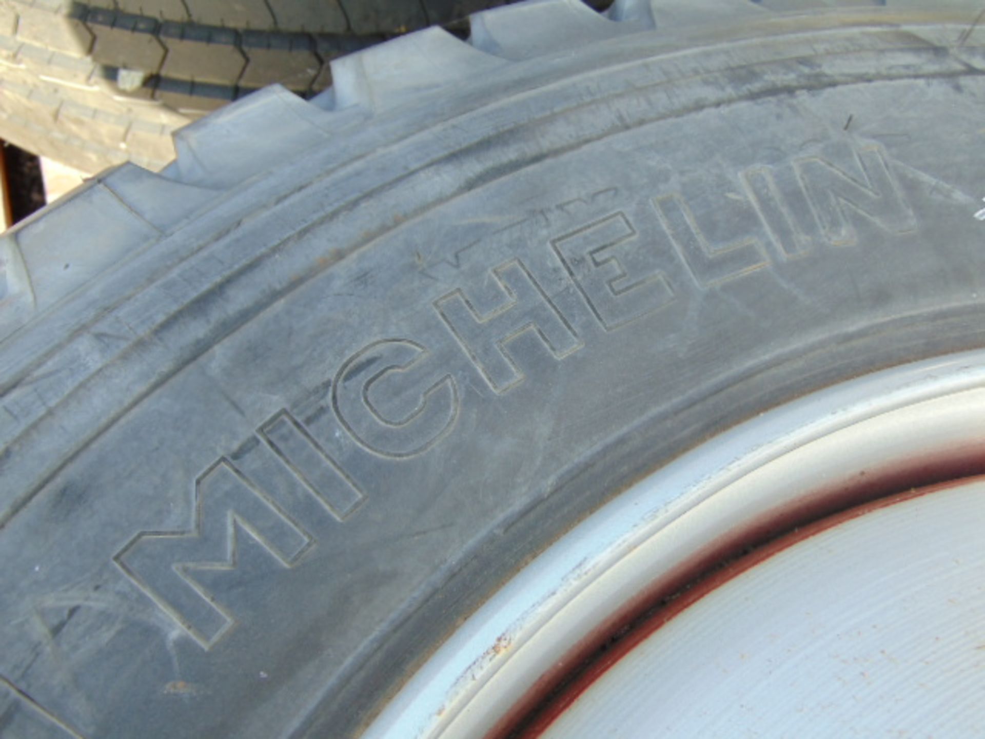 2 x Michelin 9R 22.5 XZY Tyres on 8 Stud Rims - Image 5 of 6