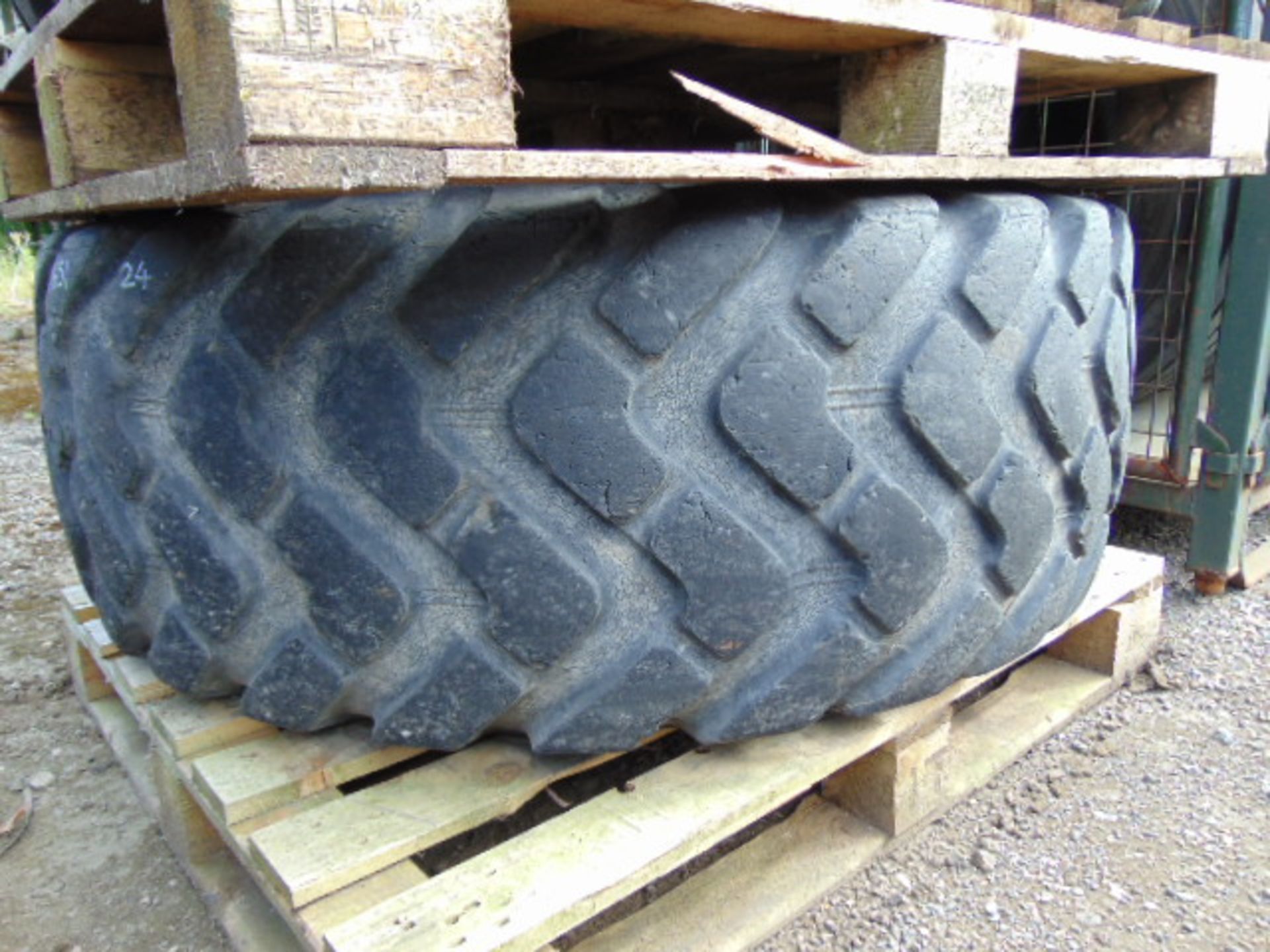 3 x Michelin 20.5 R25 XTLA Tyres - Image 4 of 9